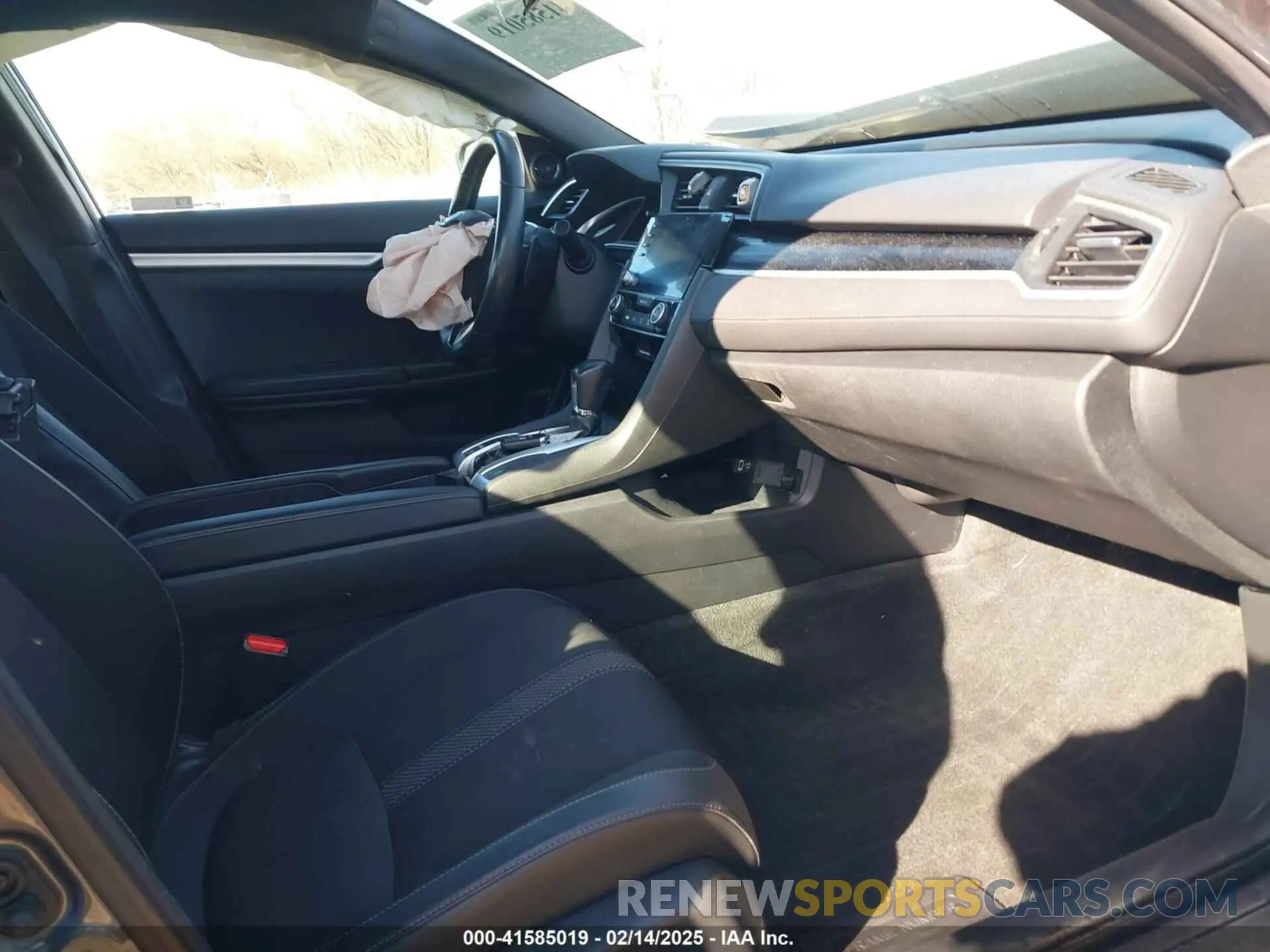 5 Photograph of a damaged car 2HGFC2F88KH556681 HONDA CIVIC 2019