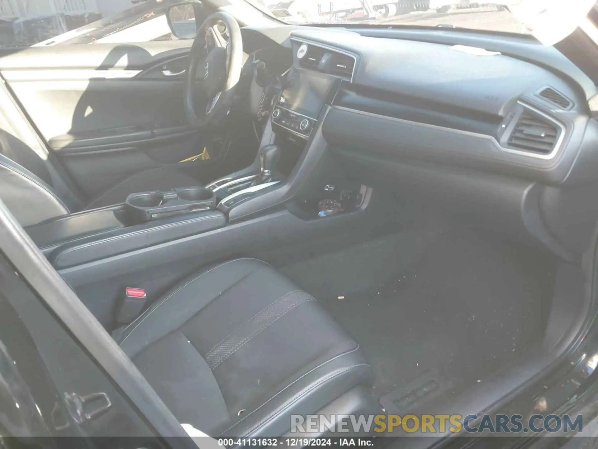 5 Photograph of a damaged car 2HGFC2F88KH557474 HONDA CIVIC 2019
