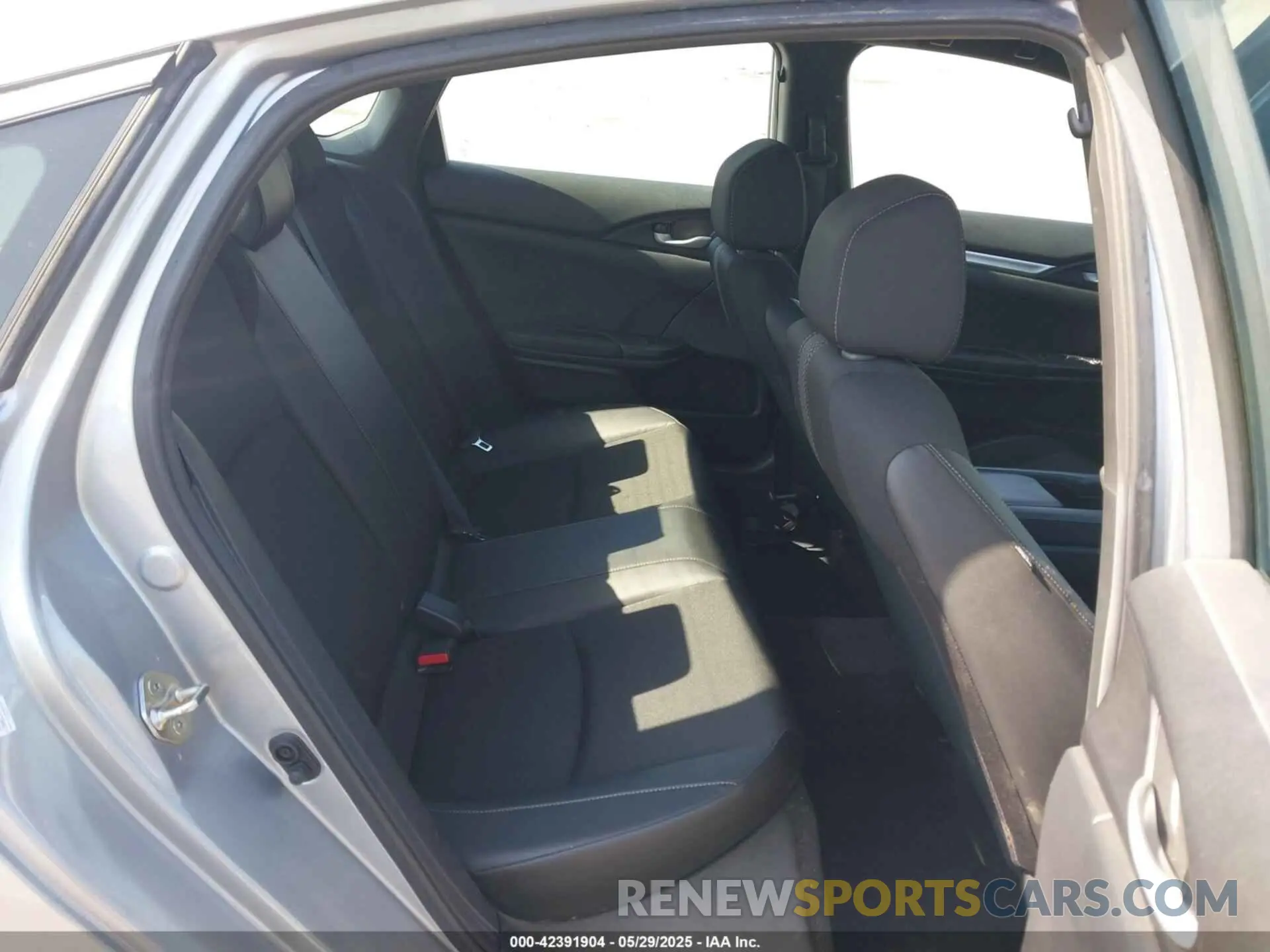 8 Photograph of a damaged car 2HGFC2F89KH531756 HONDA CIVIC 2019