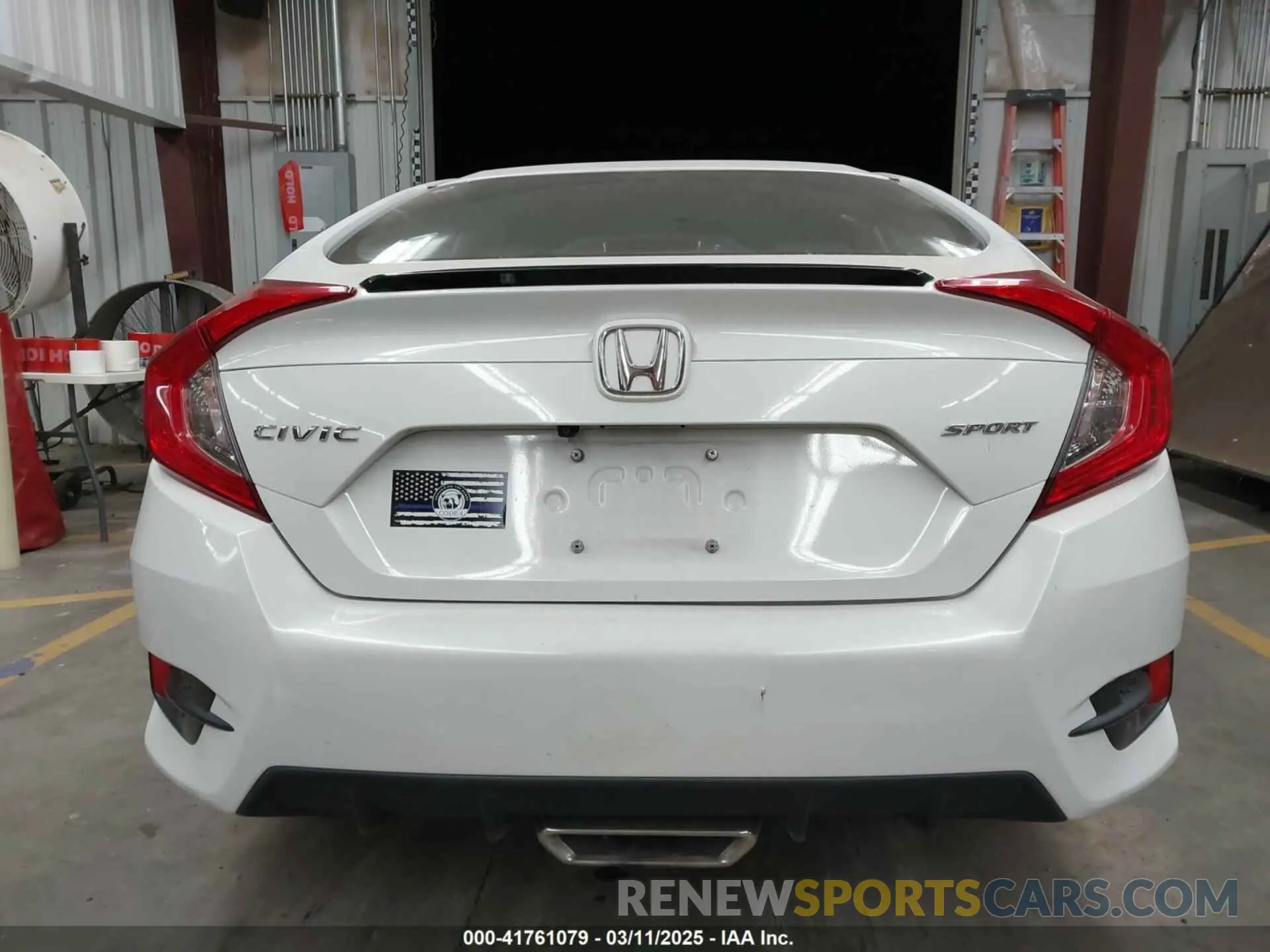 17 Photograph of a damaged car 2HGFC2F89KH533782 HONDA CIVIC 2019