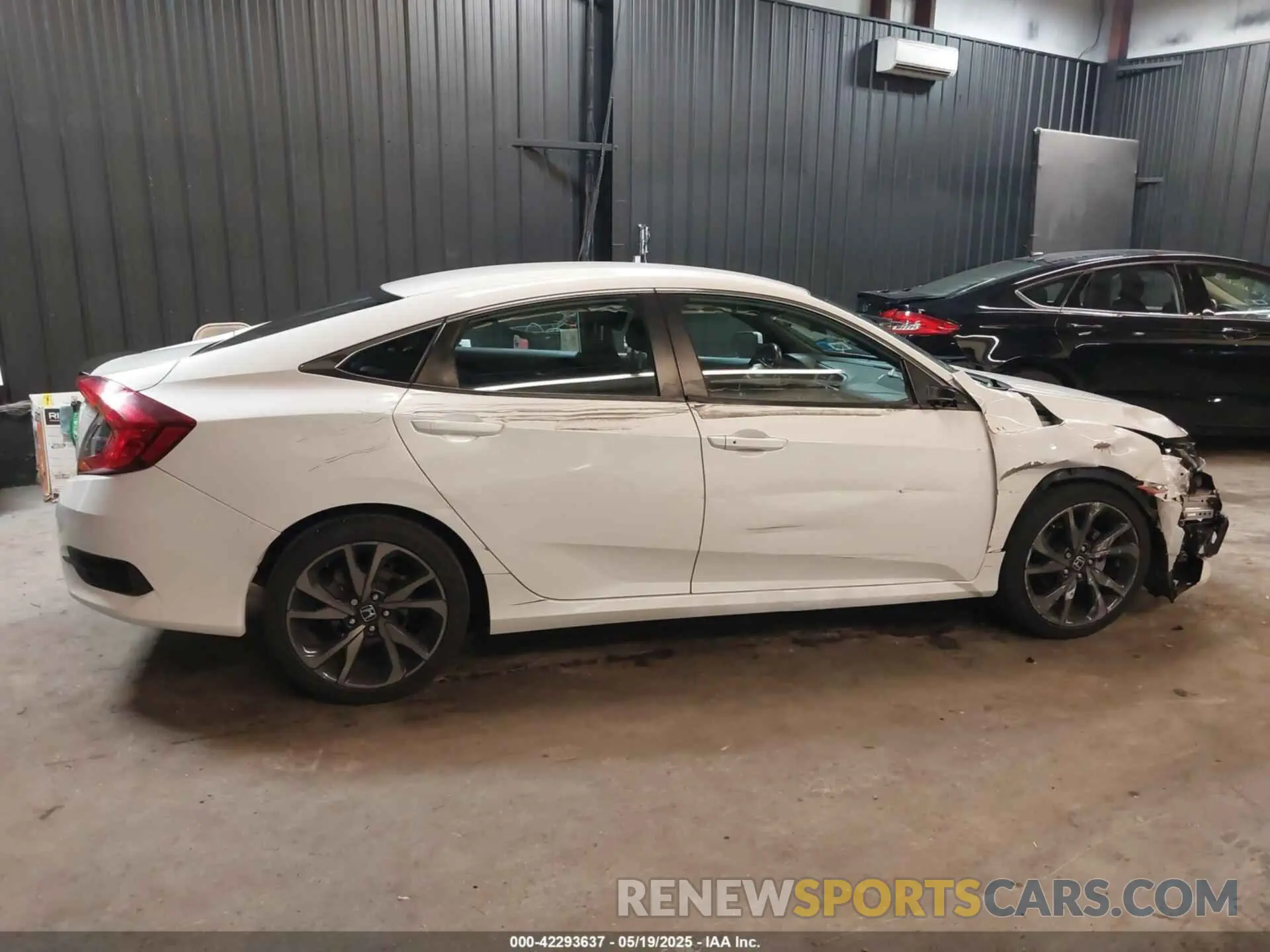 13 Photograph of a damaged car 2HGFC2F8XKH504968 HONDA CIVIC 2019