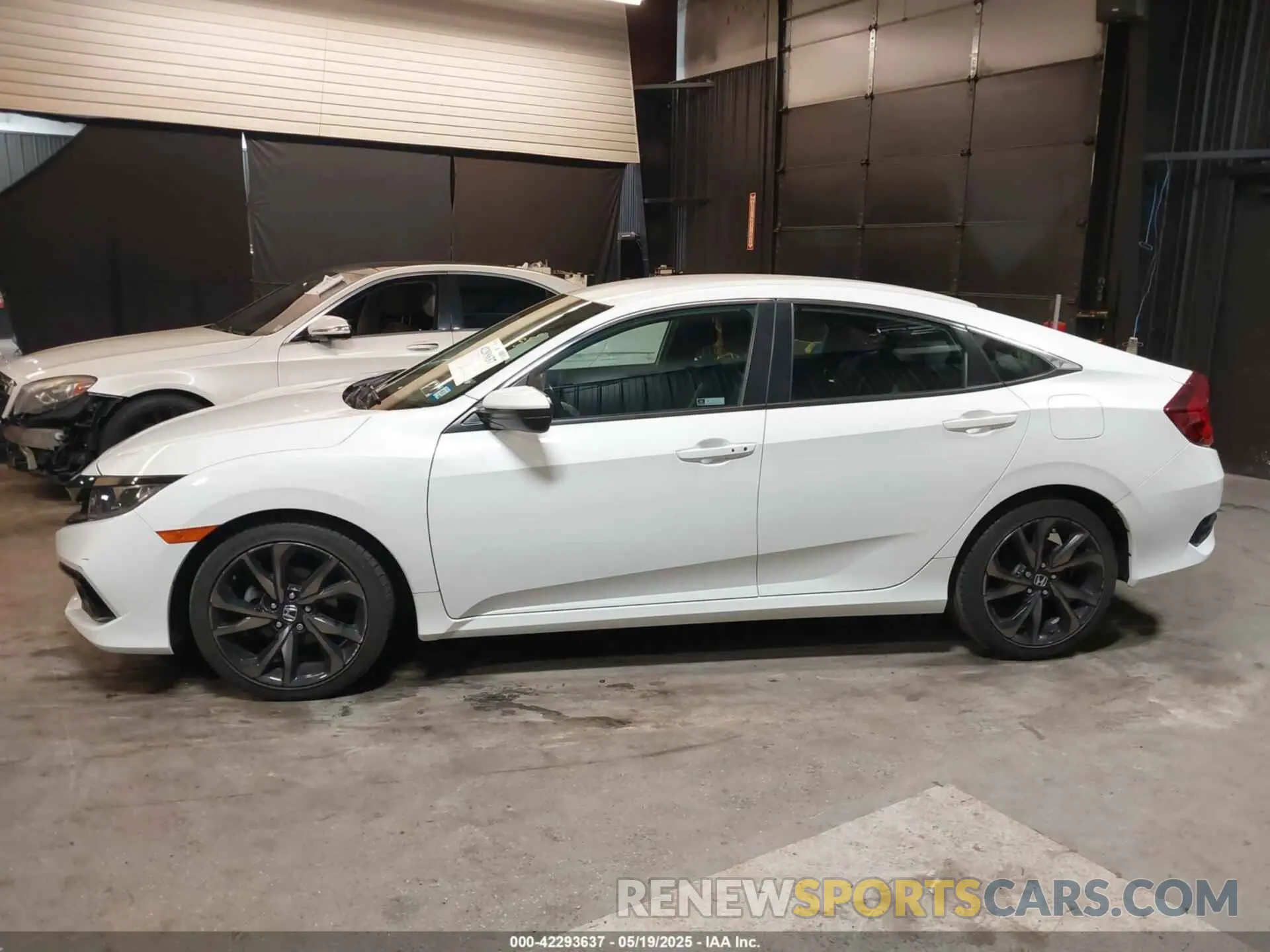 14 Photograph of a damaged car 2HGFC2F8XKH504968 HONDA CIVIC 2019