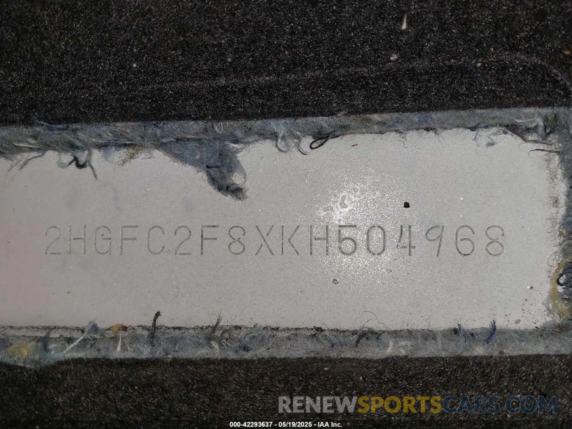 17 Photograph of a damaged car 2HGFC2F8XKH504968 HONDA CIVIC 2019