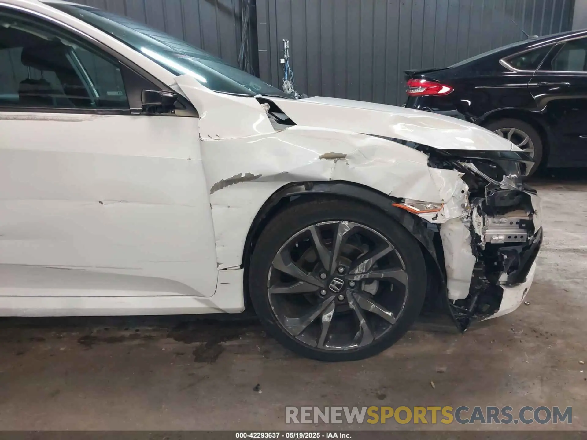 19 Photograph of a damaged car 2HGFC2F8XKH504968 HONDA CIVIC 2019