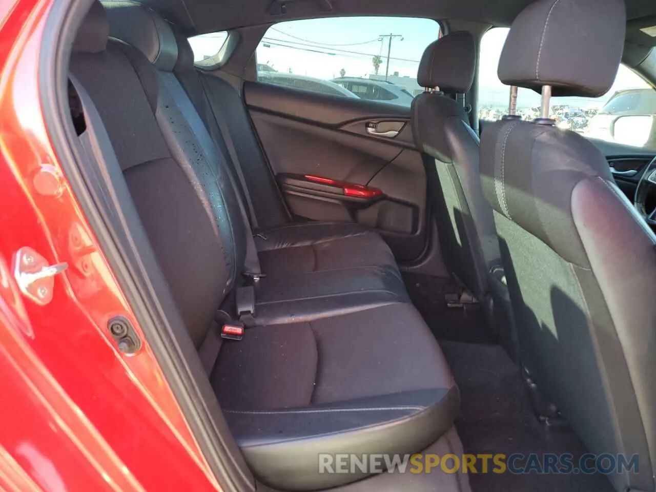 10 Photograph of a damaged car 2HGFC2F8XKH524685 HONDA CIVIC 2019