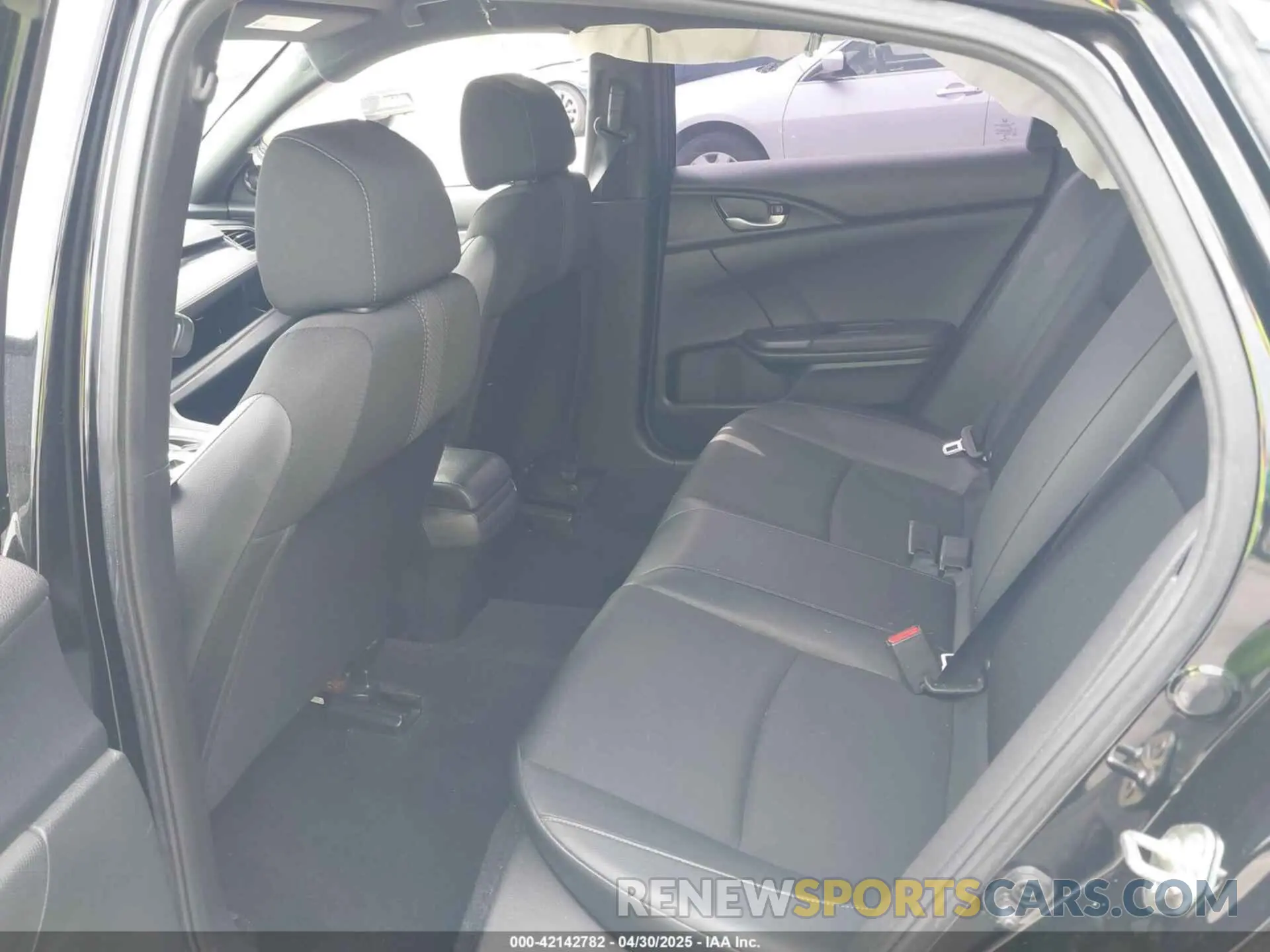 8 Photograph of a damaged car 2HGFC2F8XKH539560 HONDA CIVIC 2019