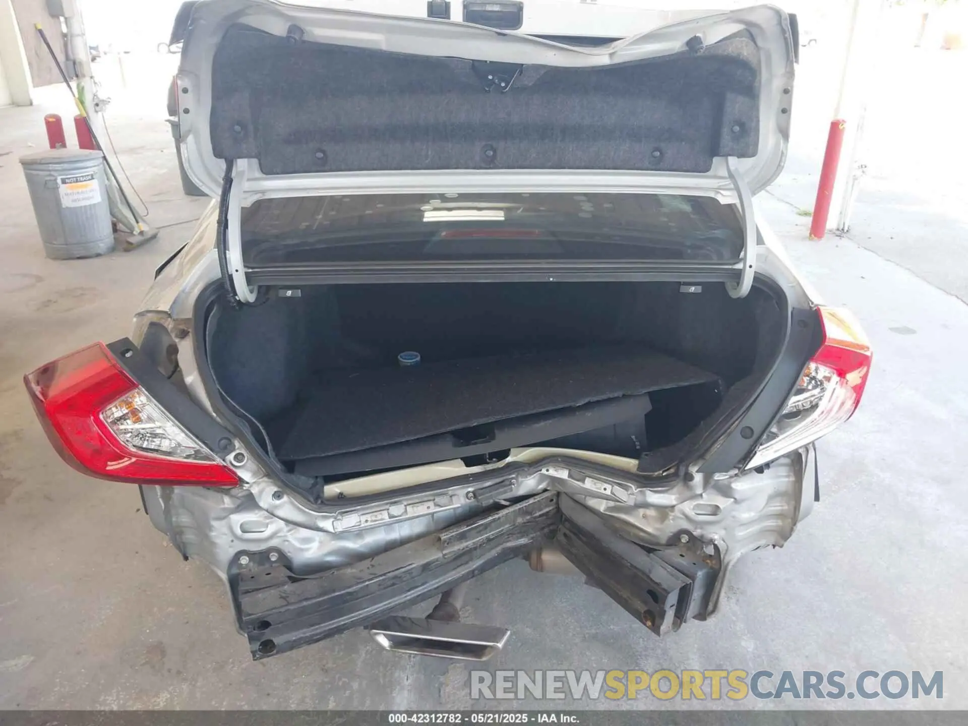 15 Photograph of a damaged car 2HGFC2F8XKH579802 HONDA CIVIC 2019