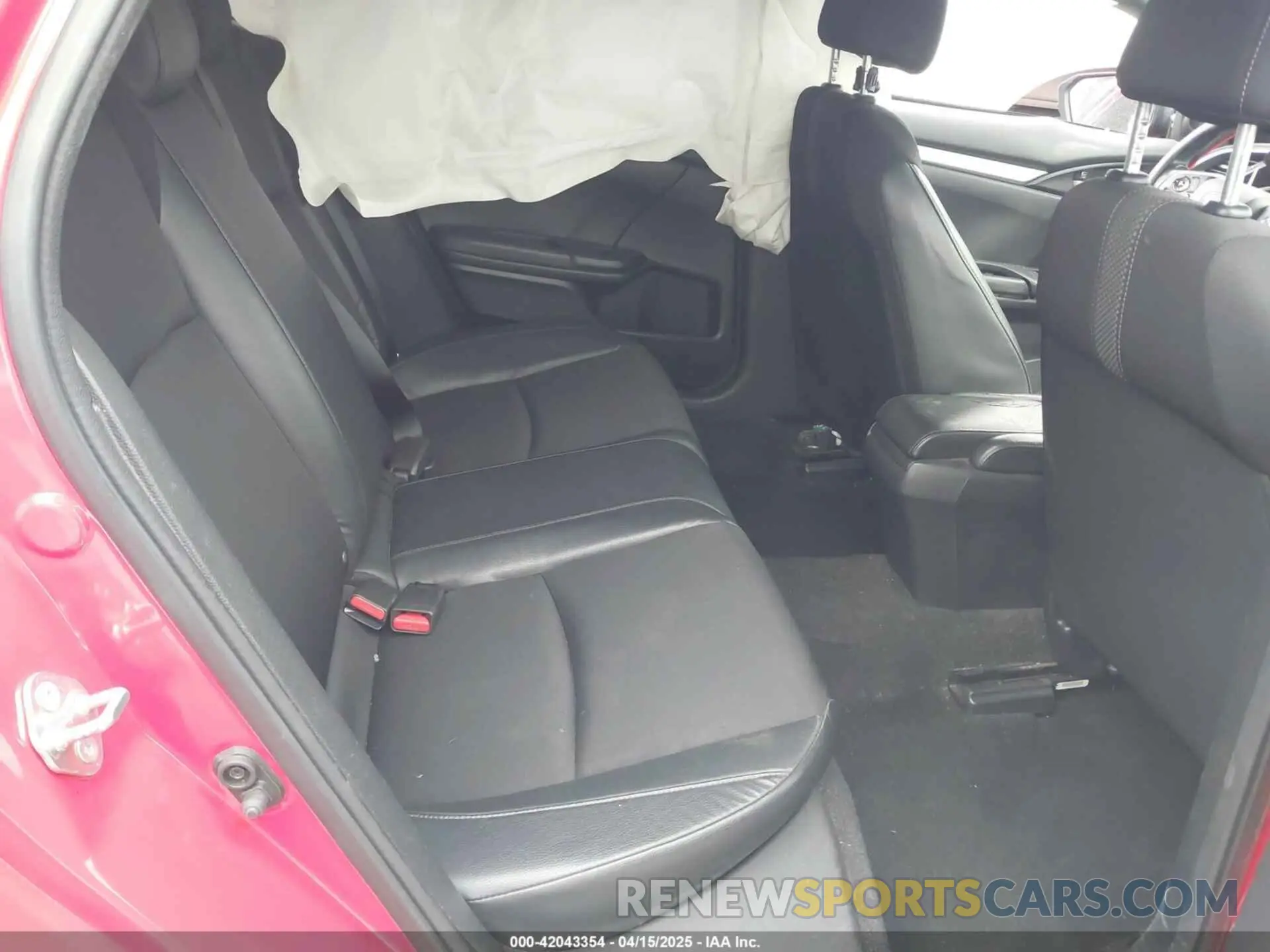 8 Photograph of a damaged car 2HGFC2F8XKH585650 HONDA CIVIC 2019