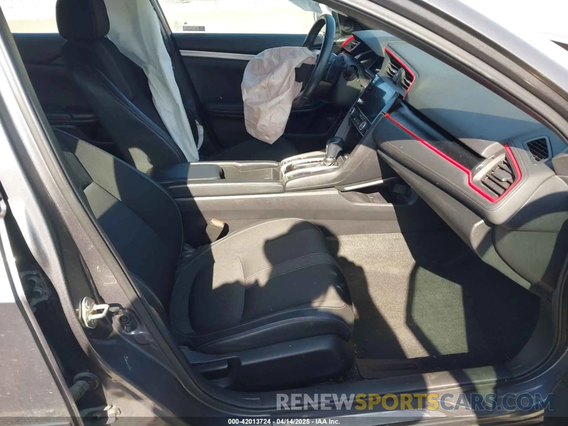 5 Photograph of a damaged car 2HGFC2F8XKH598141 HONDA CIVIC 2019