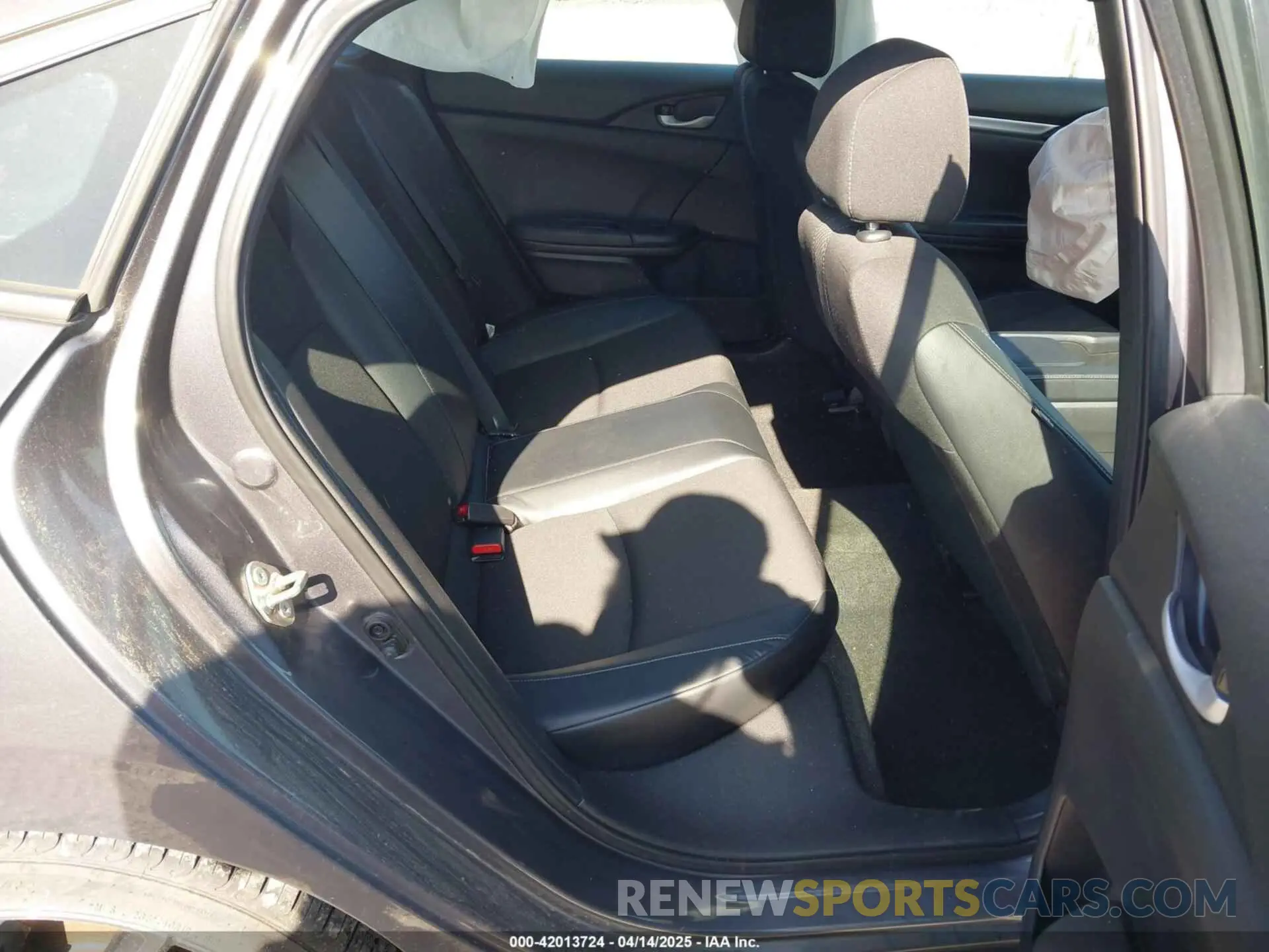 8 Photograph of a damaged car 2HGFC2F8XKH598141 HONDA CIVIC 2019