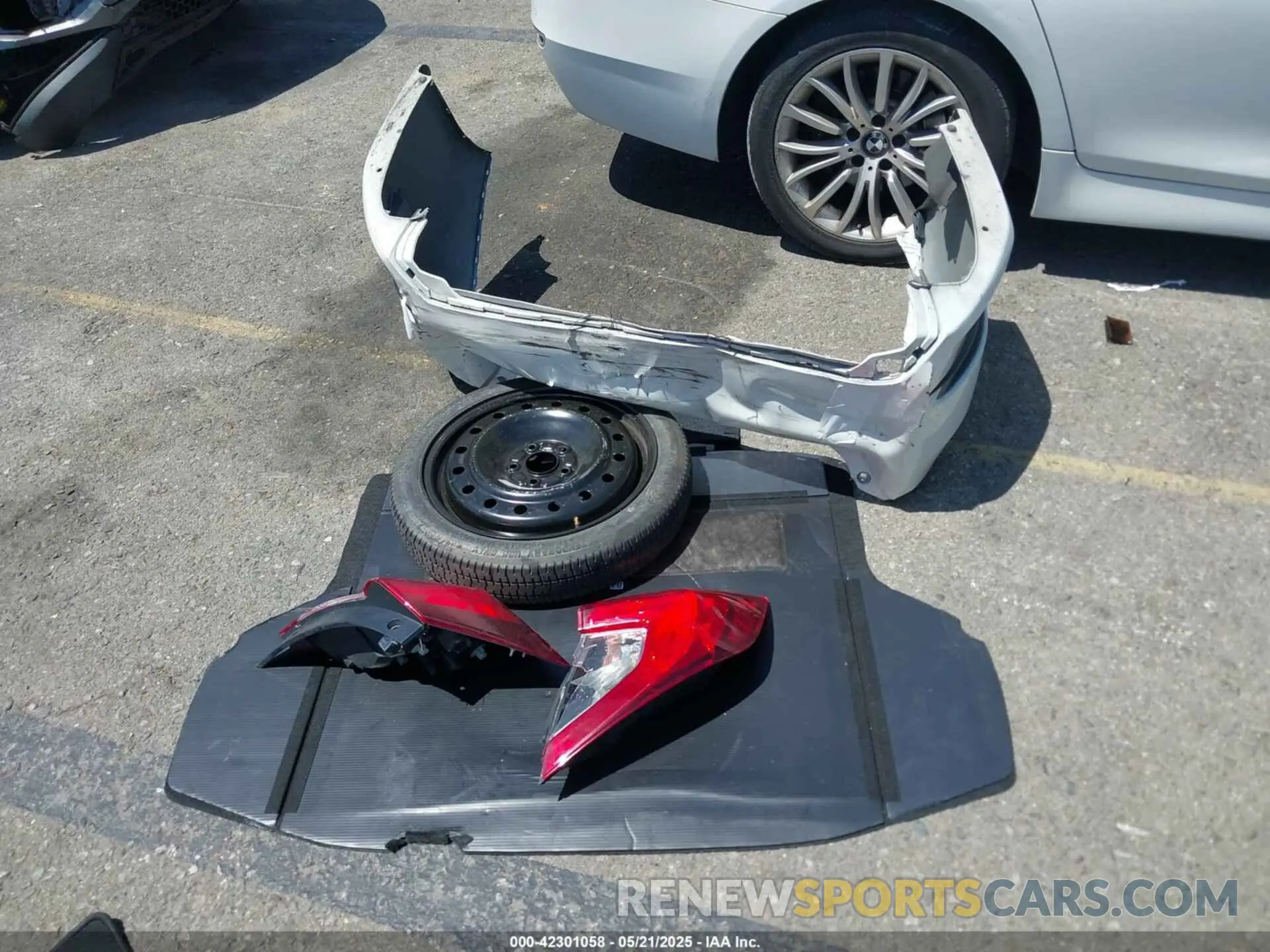 12 Photograph of a damaged car 2HGFC2F8XKH605556 HONDA CIVIC 2019