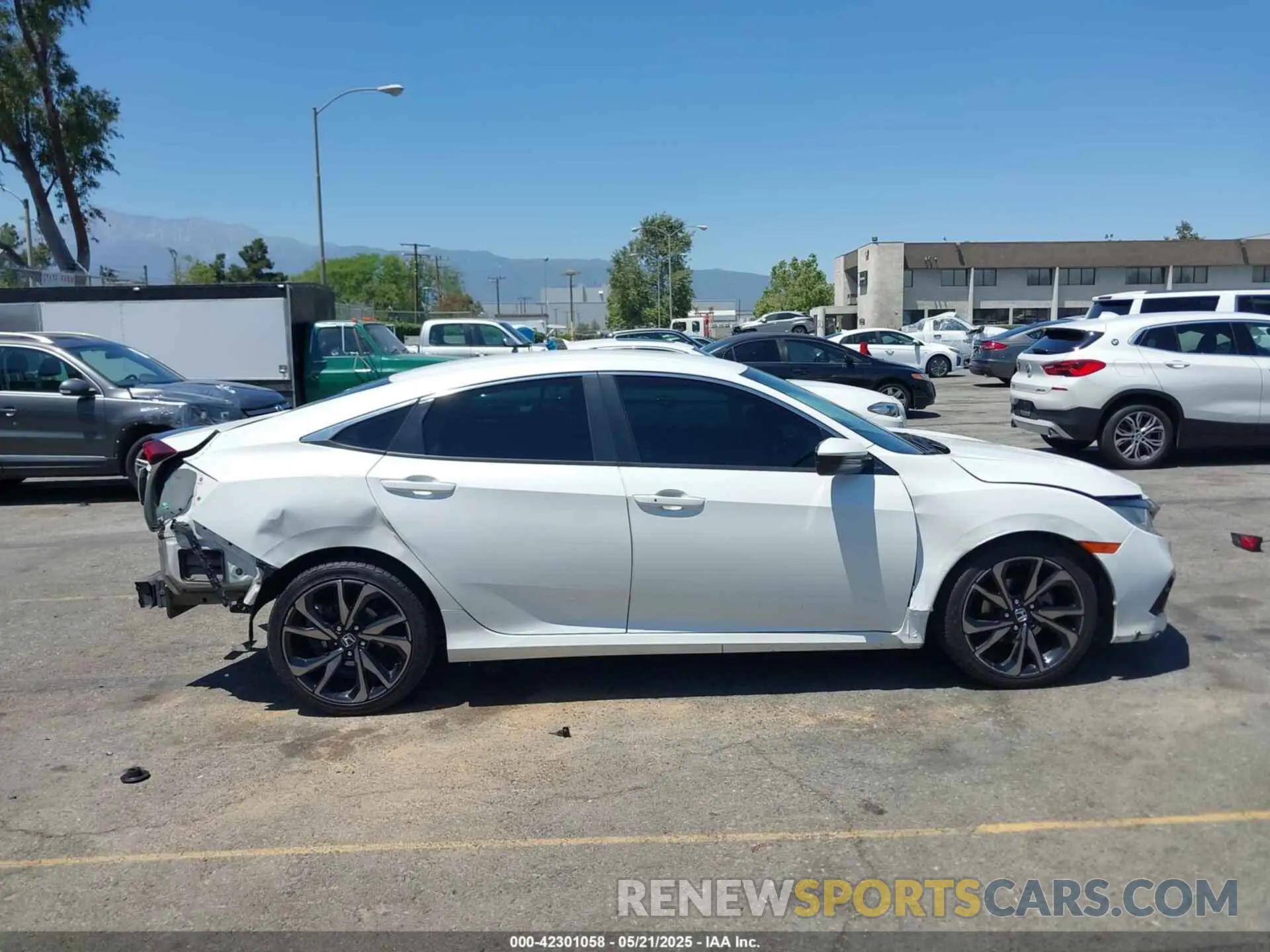 14 Photograph of a damaged car 2HGFC2F8XKH605556 HONDA CIVIC 2019