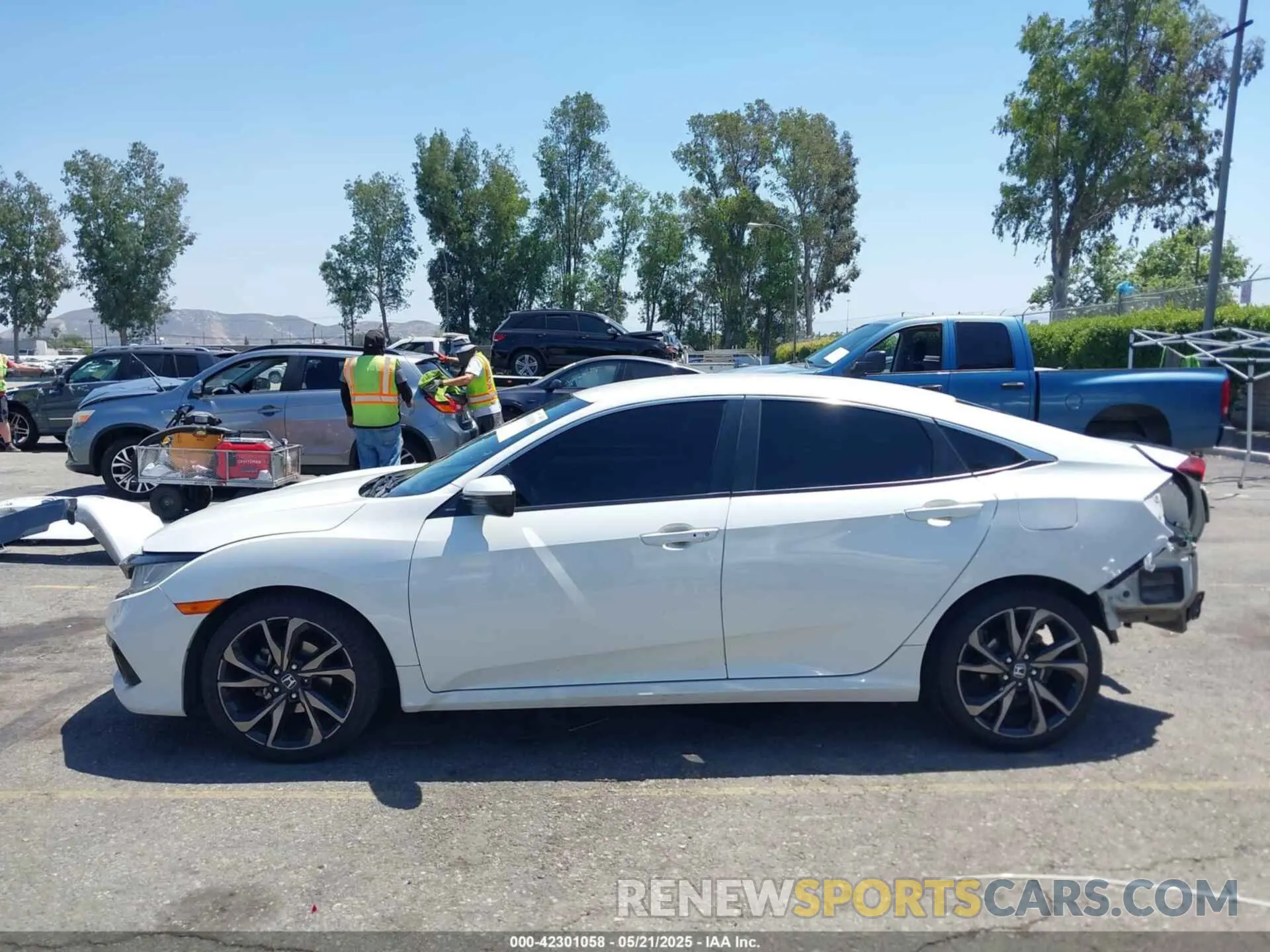 15 Photograph of a damaged car 2HGFC2F8XKH605556 HONDA CIVIC 2019