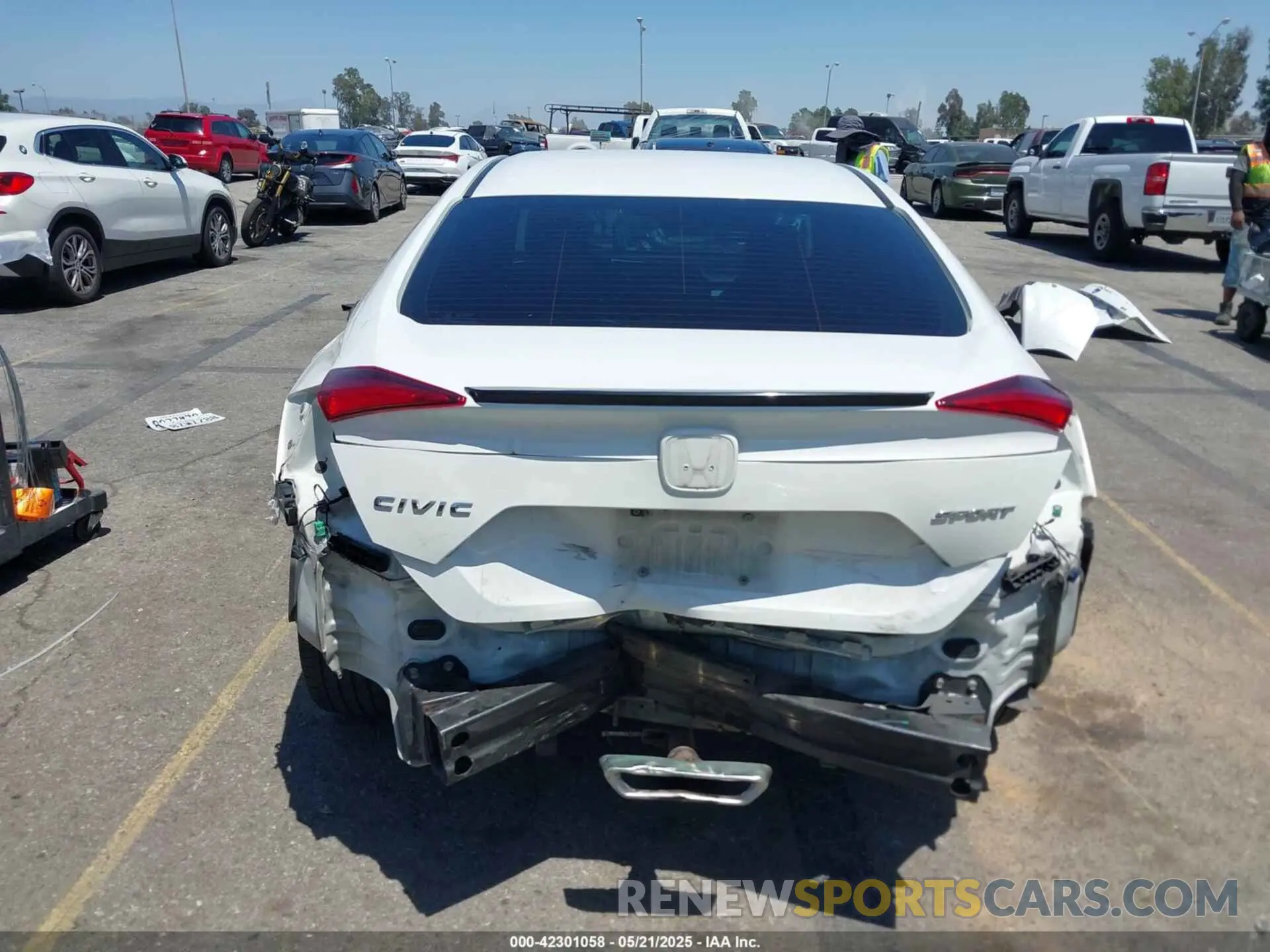 17 Photograph of a damaged car 2HGFC2F8XKH605556 HONDA CIVIC 2019