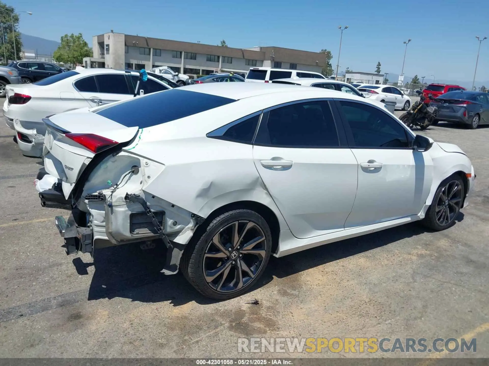 4 Photograph of a damaged car 2HGFC2F8XKH605556 HONDA CIVIC 2019