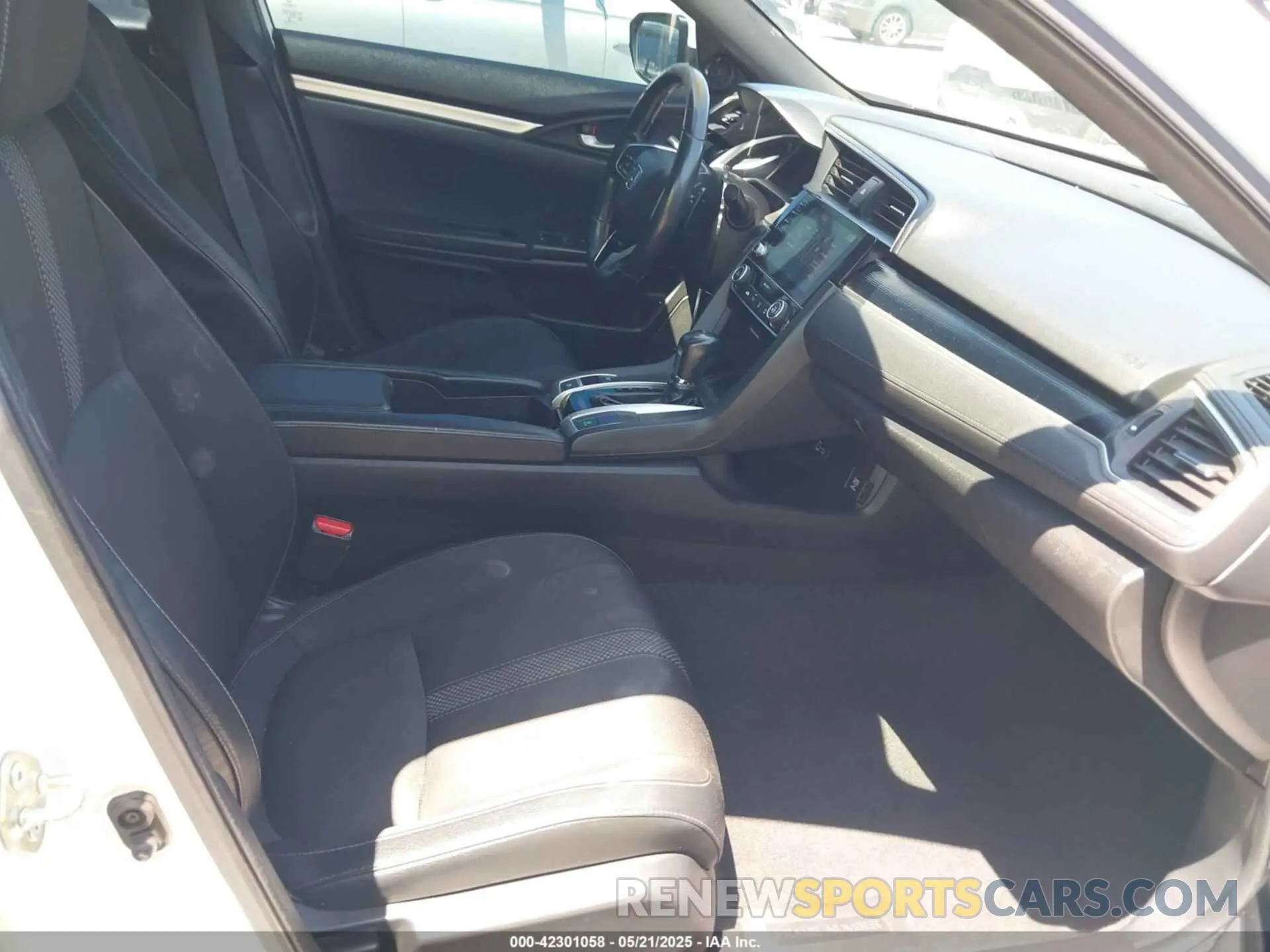 5 Photograph of a damaged car 2HGFC2F8XKH605556 HONDA CIVIC 2019