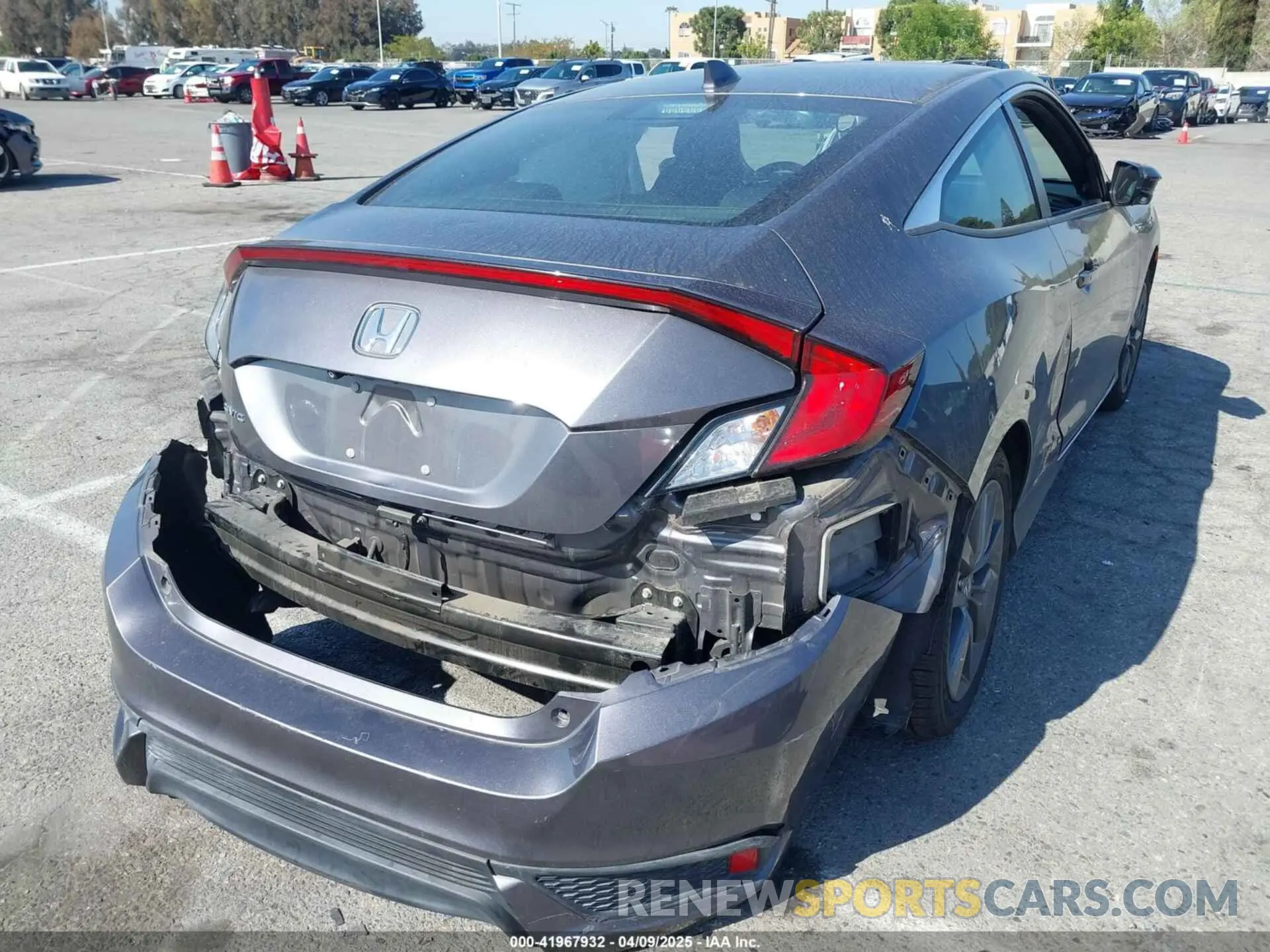 4 Photograph of a damaged car 2HGFC3B31KH353602 HONDA CIVIC 2019