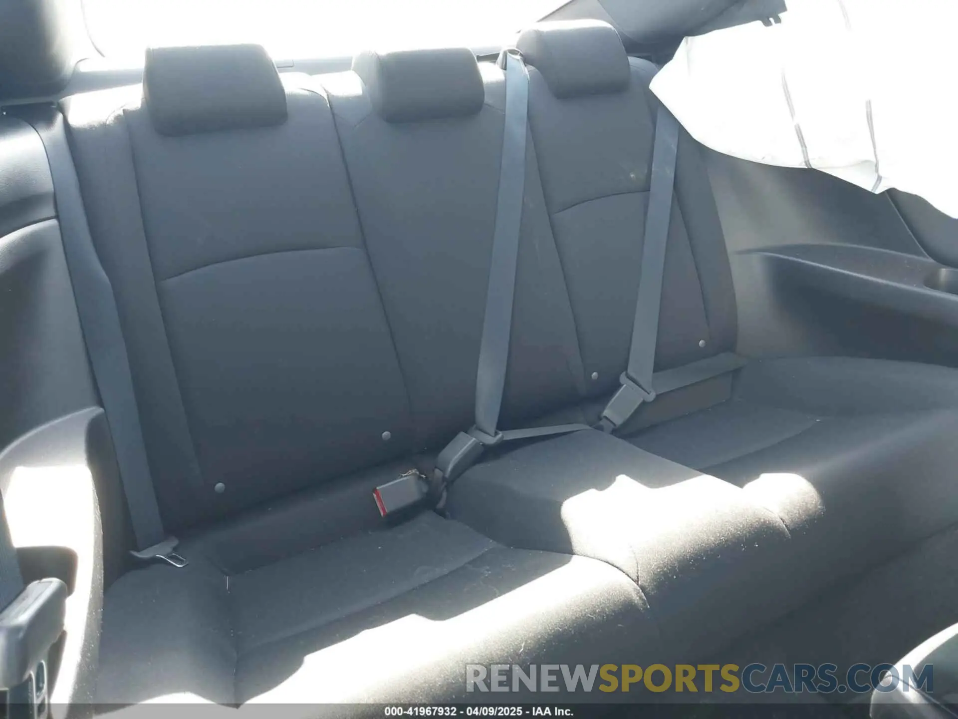 8 Photograph of a damaged car 2HGFC3B31KH353602 HONDA CIVIC 2019