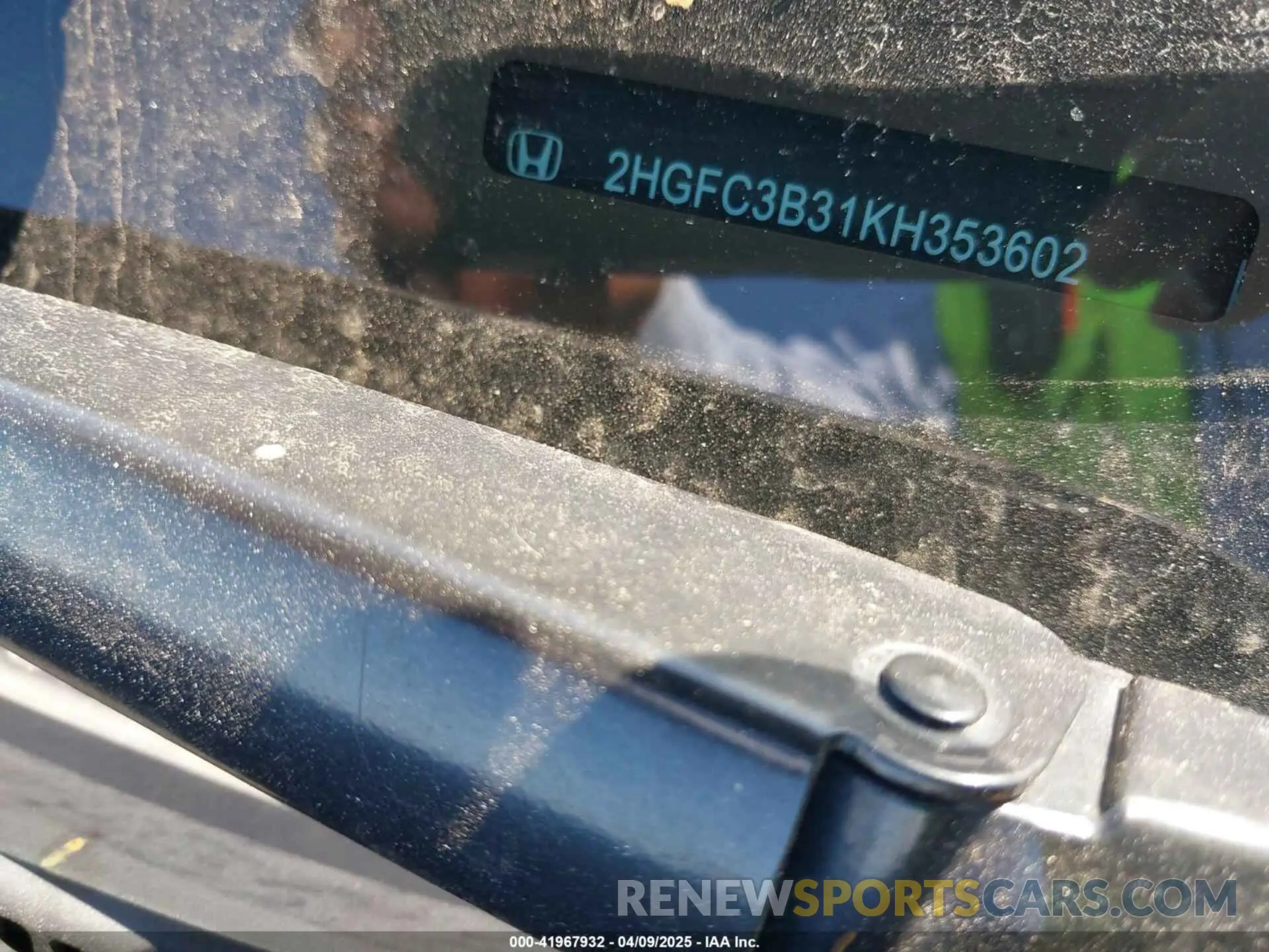 9 Photograph of a damaged car 2HGFC3B31KH353602 HONDA CIVIC 2019