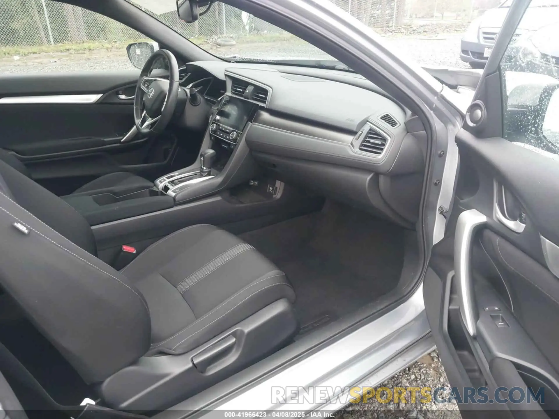 5 Photograph of a damaged car 2HGFC3B32KH353141 HONDA CIVIC 2019