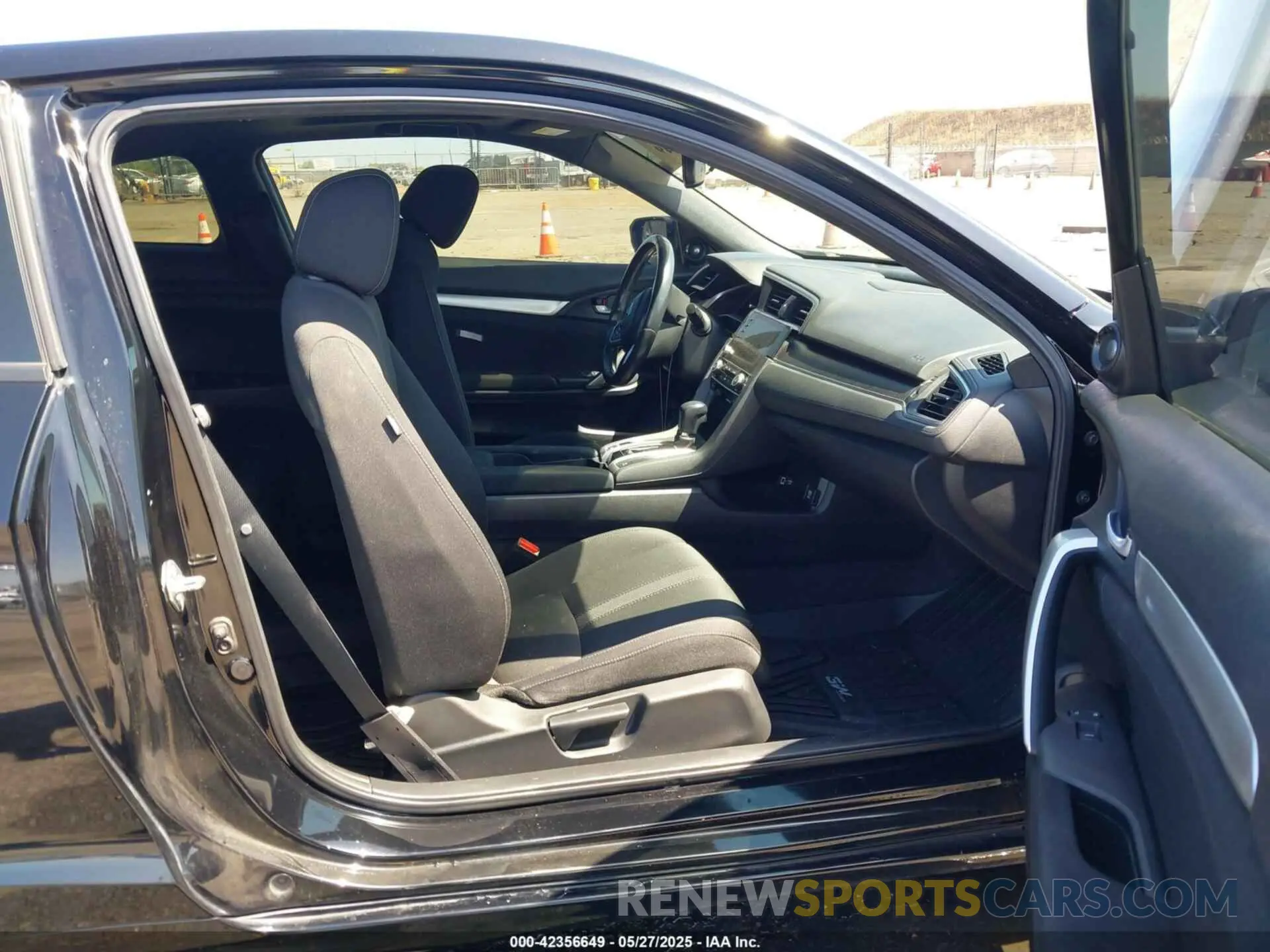 5 Photograph of a damaged car 2HGFC3B32KH355990 HONDA CIVIC 2019