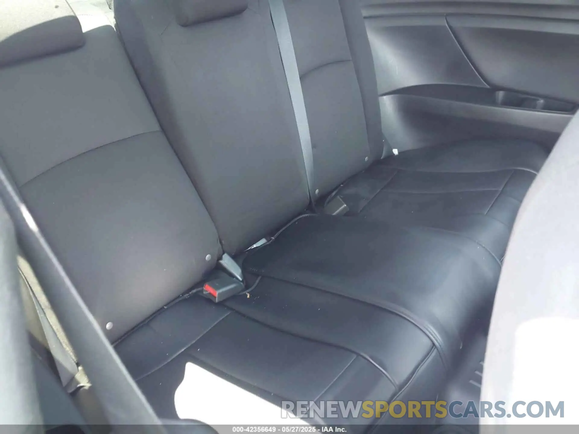 8 Photograph of a damaged car 2HGFC3B32KH355990 HONDA CIVIC 2019