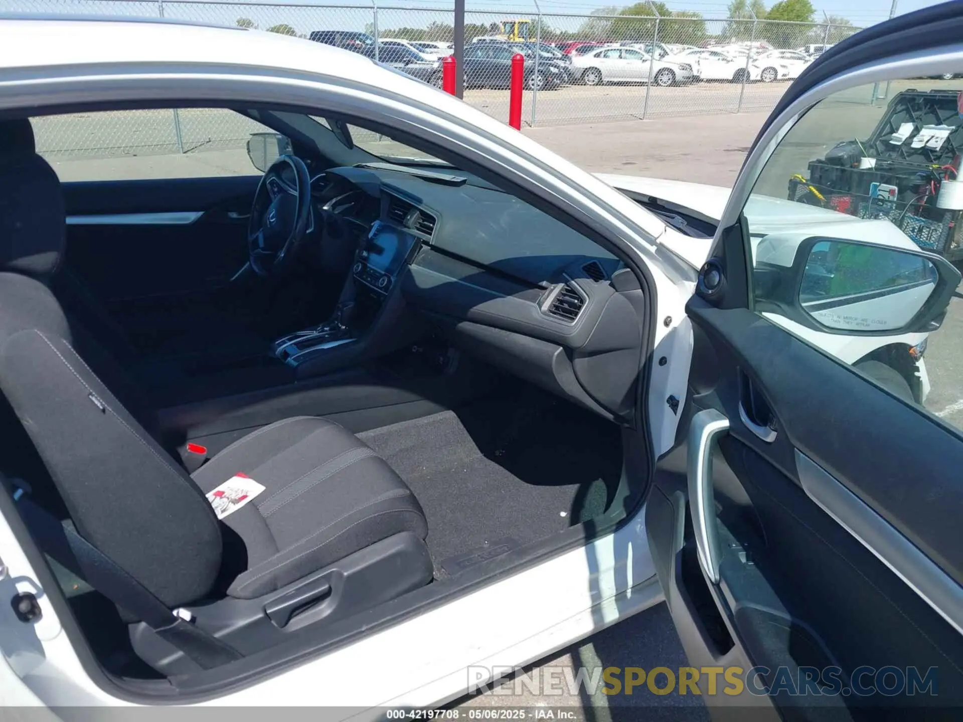 5 Photograph of a damaged car 2HGFC3B36KH351764 HONDA CIVIC 2019