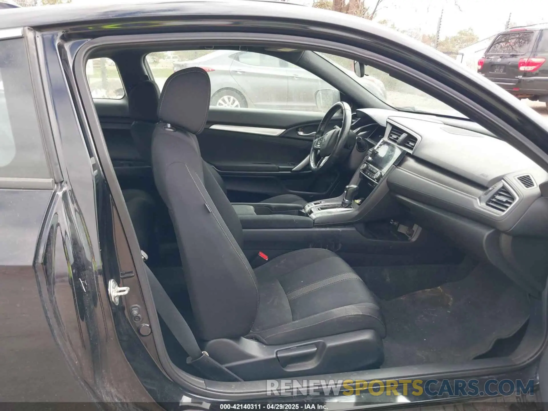 5 Photograph of a damaged car 2HGFC3B36KH353322 HONDA CIVIC 2019