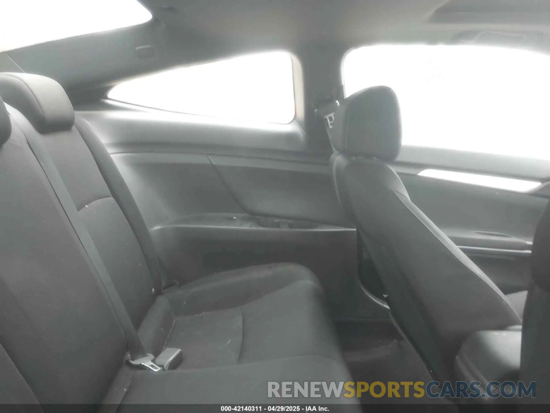 8 Photograph of a damaged car 2HGFC3B36KH353322 HONDA CIVIC 2019