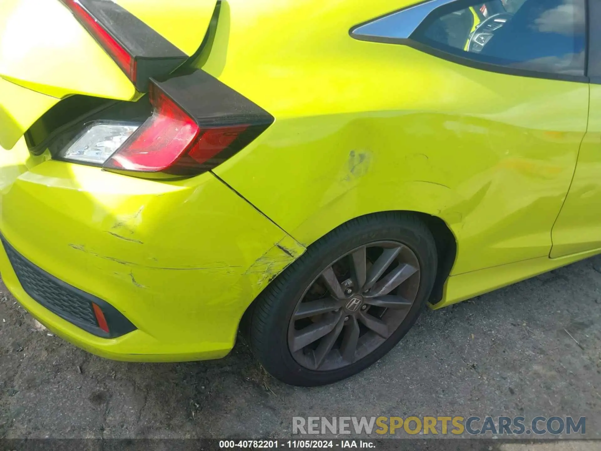 18 Photograph of a damaged car 2HGFC3B37KH355208 HONDA CIVIC 2019