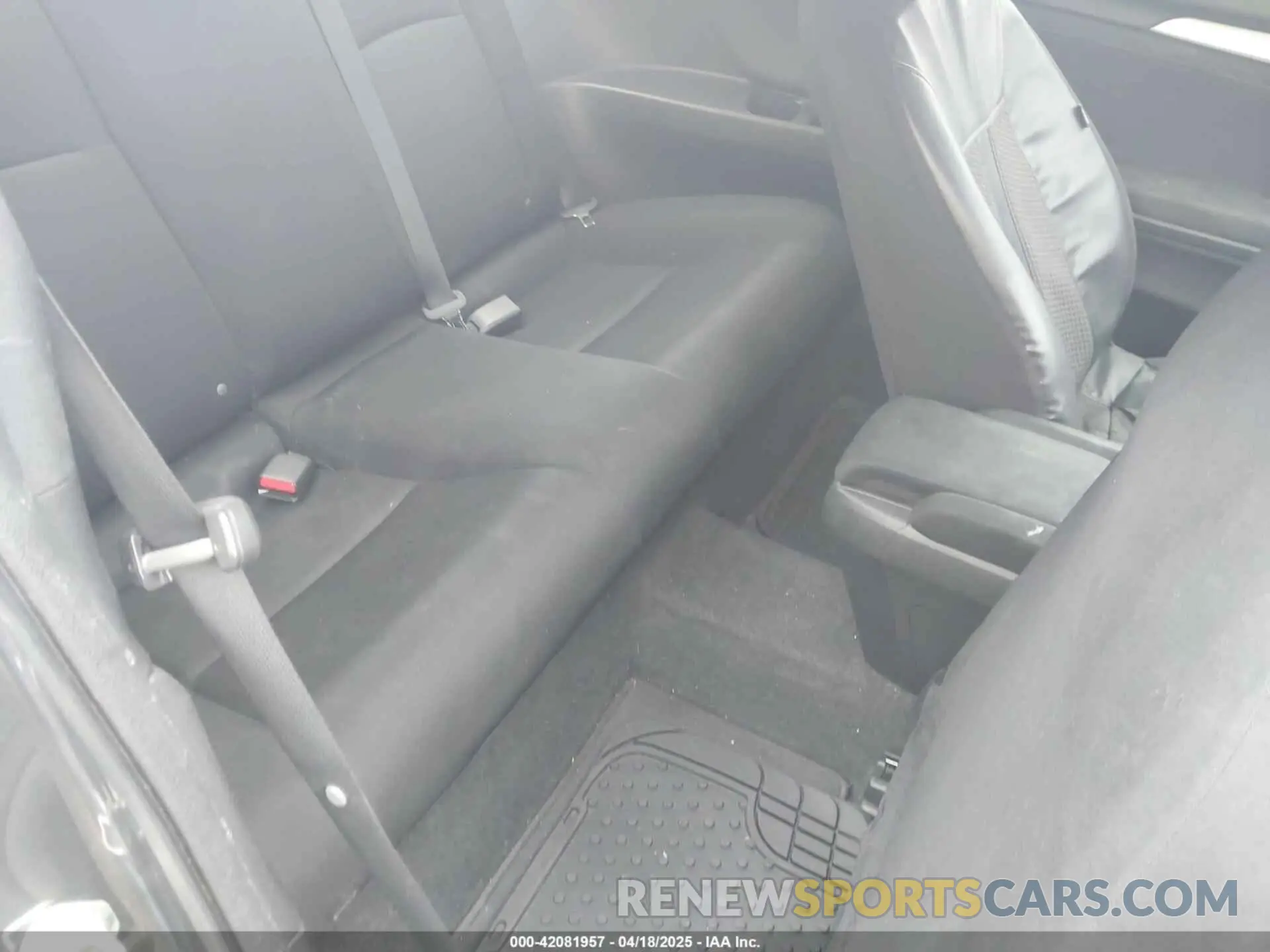 8 Photograph of a damaged car 2HGFC3B37KH355693 HONDA CIVIC 2019