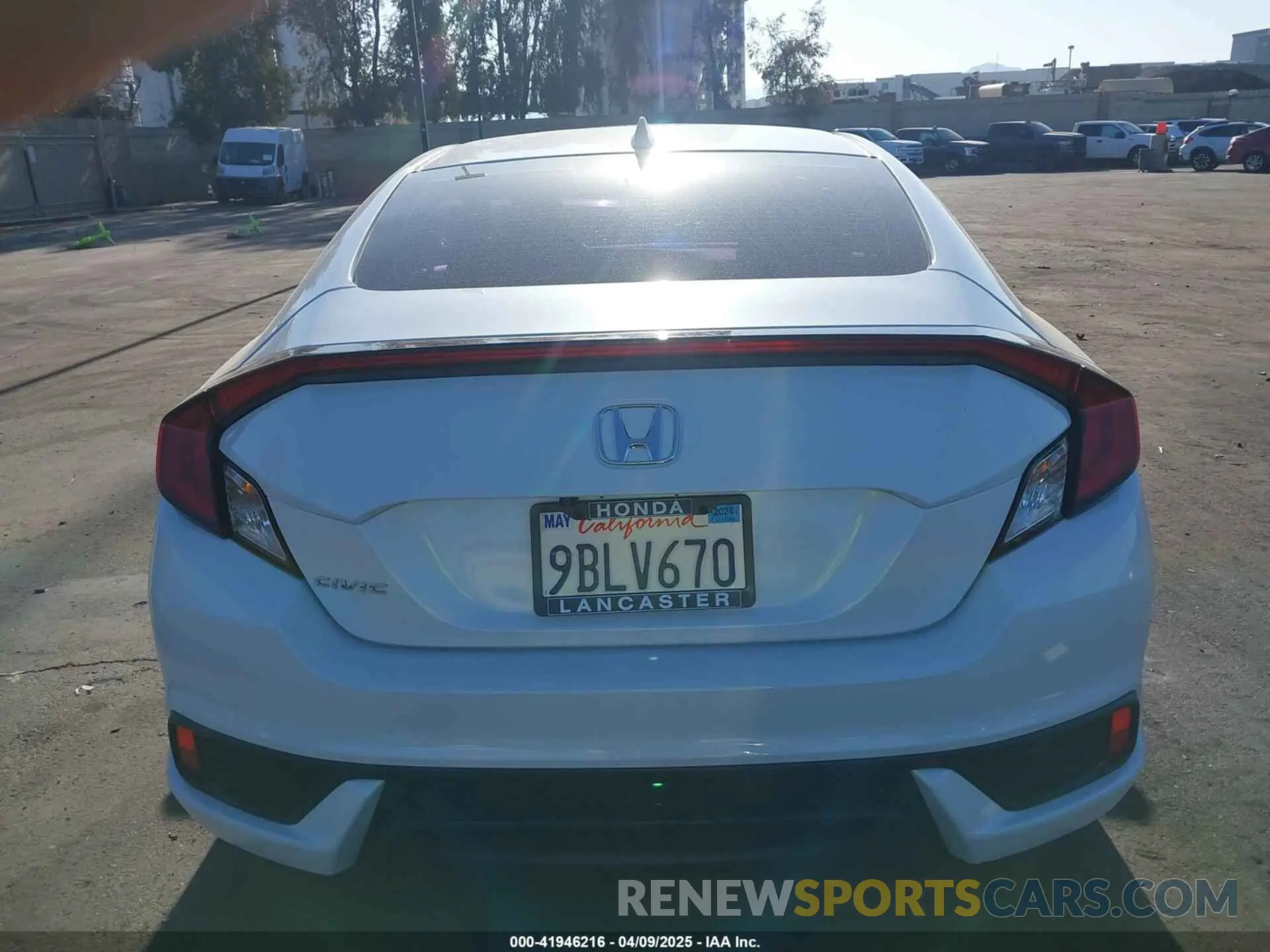 16 Photograph of a damaged car 2HGFC3B38KH357484 HONDA CIVIC 2019