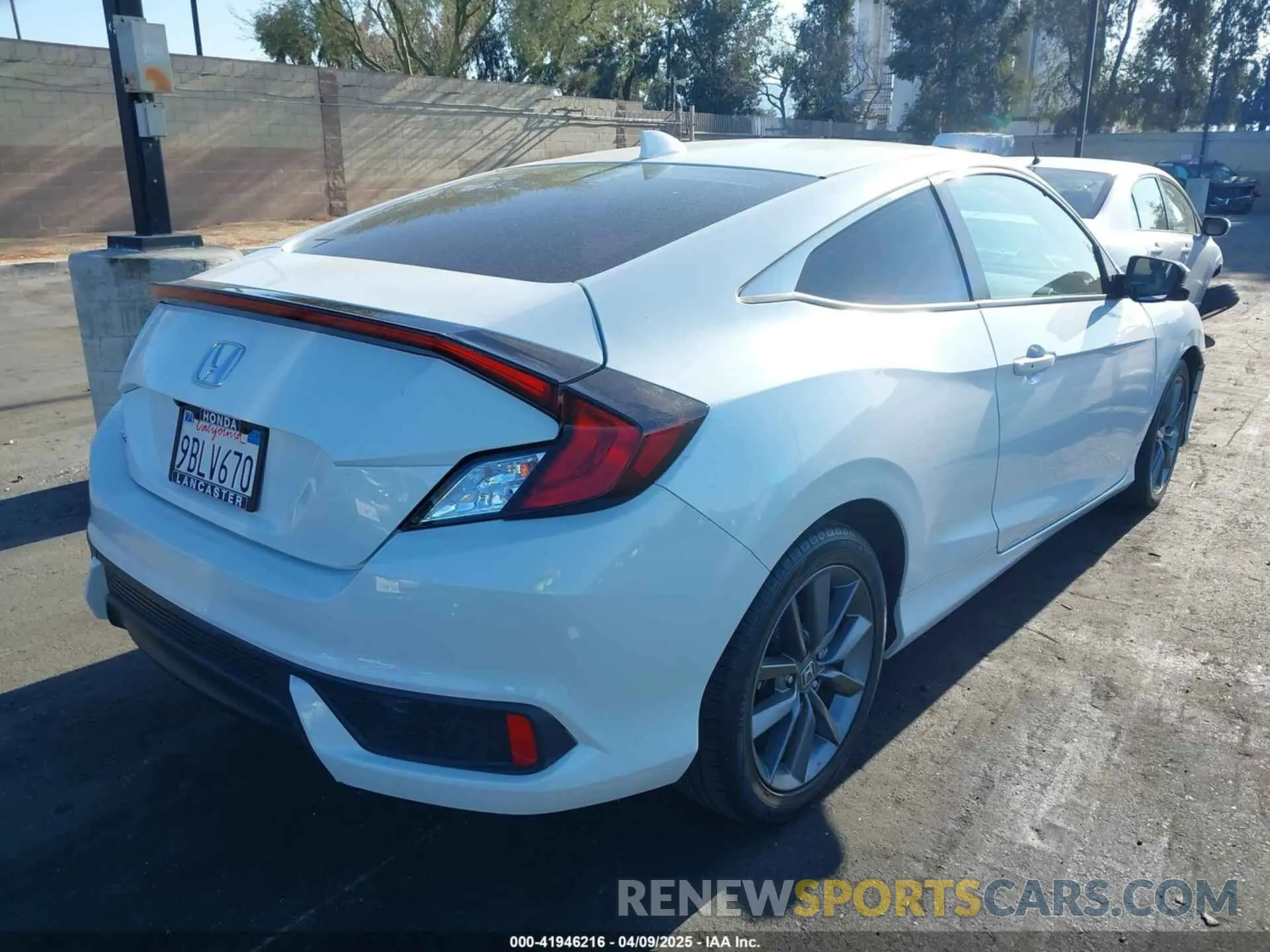 4 Photograph of a damaged car 2HGFC3B38KH357484 HONDA CIVIC 2019