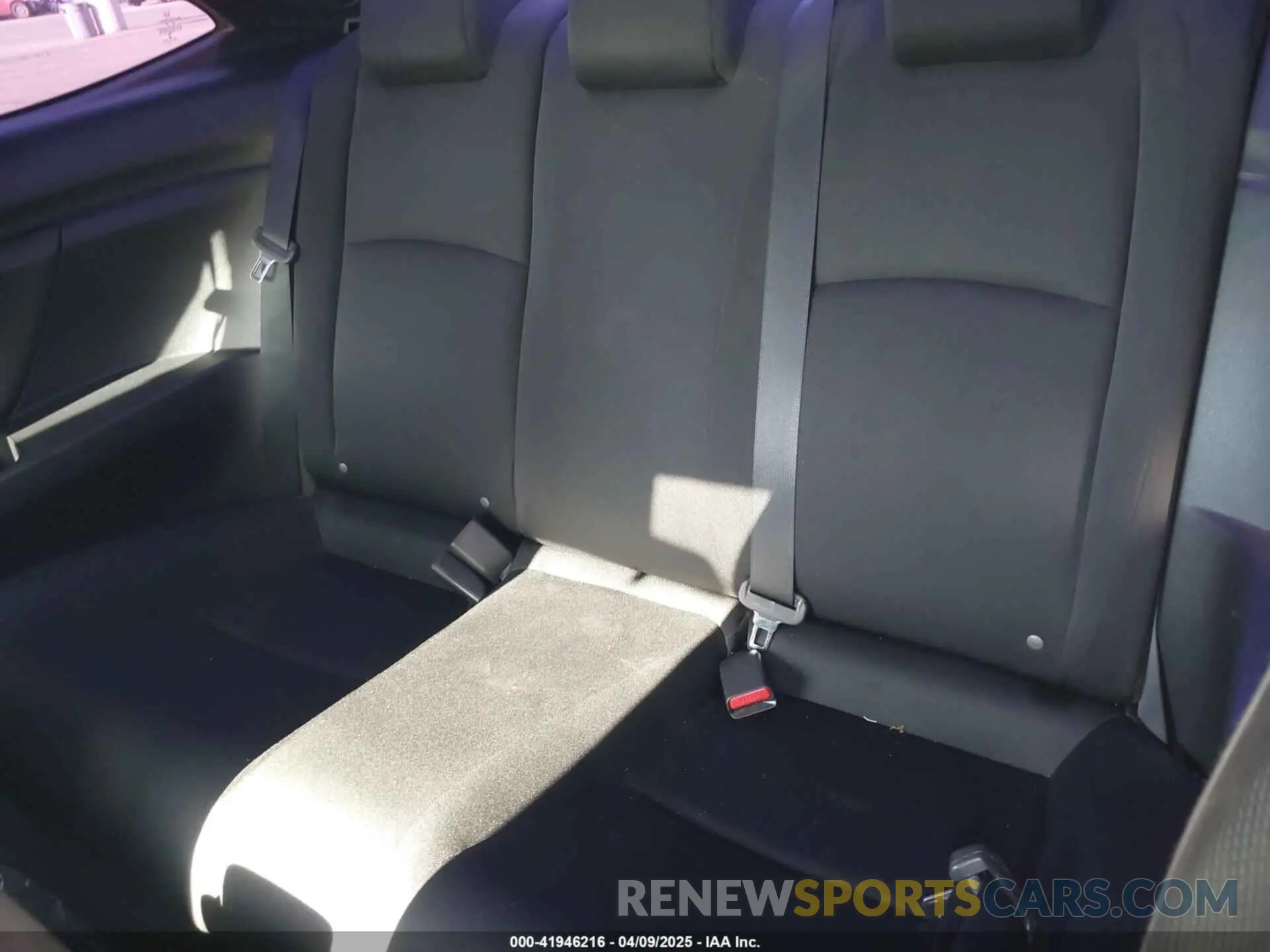 8 Photograph of a damaged car 2HGFC3B38KH357484 HONDA CIVIC 2019
