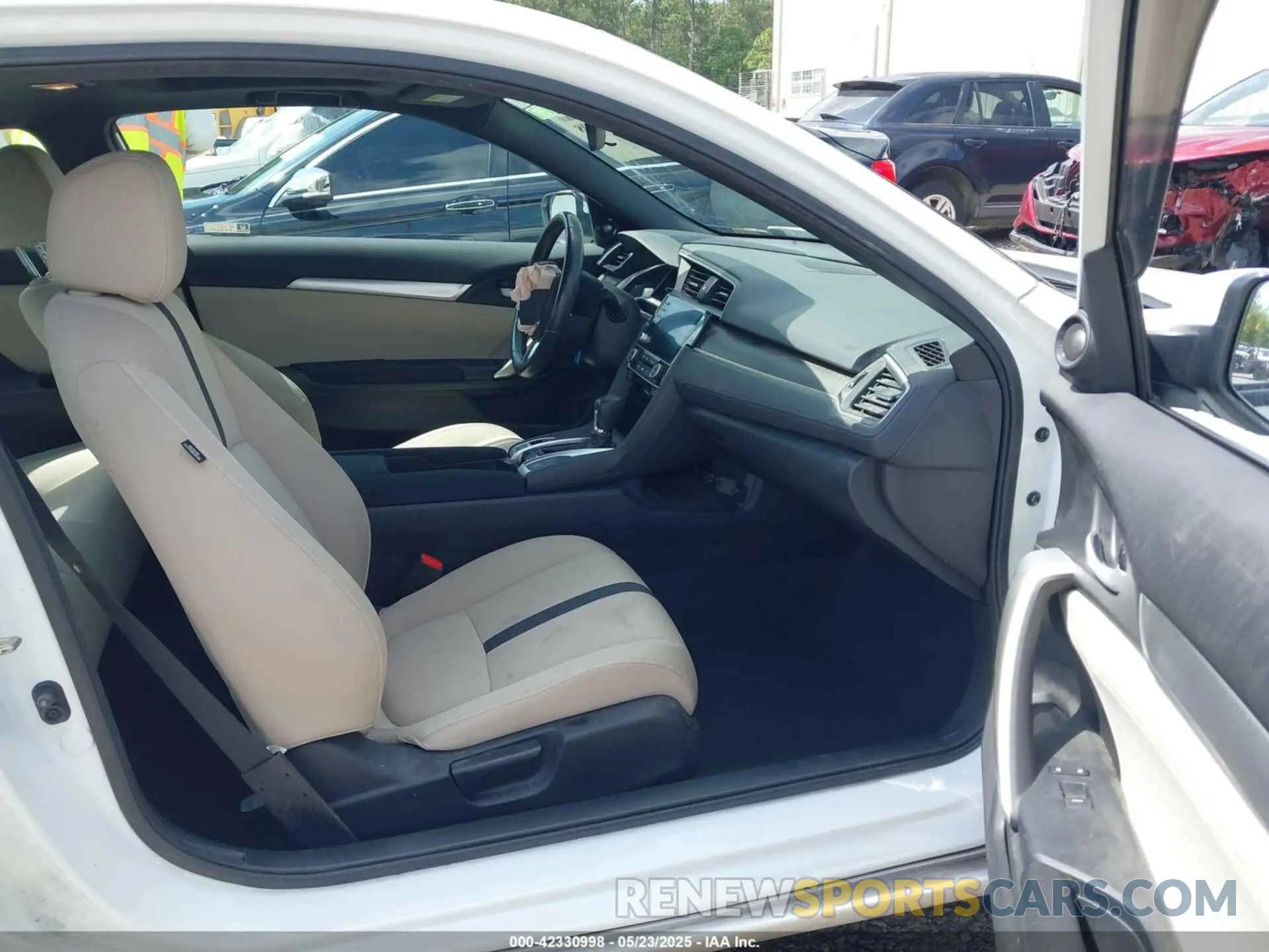 5 Photograph of a damaged car 2HGFC3B39KH357459 HONDA CIVIC 2019