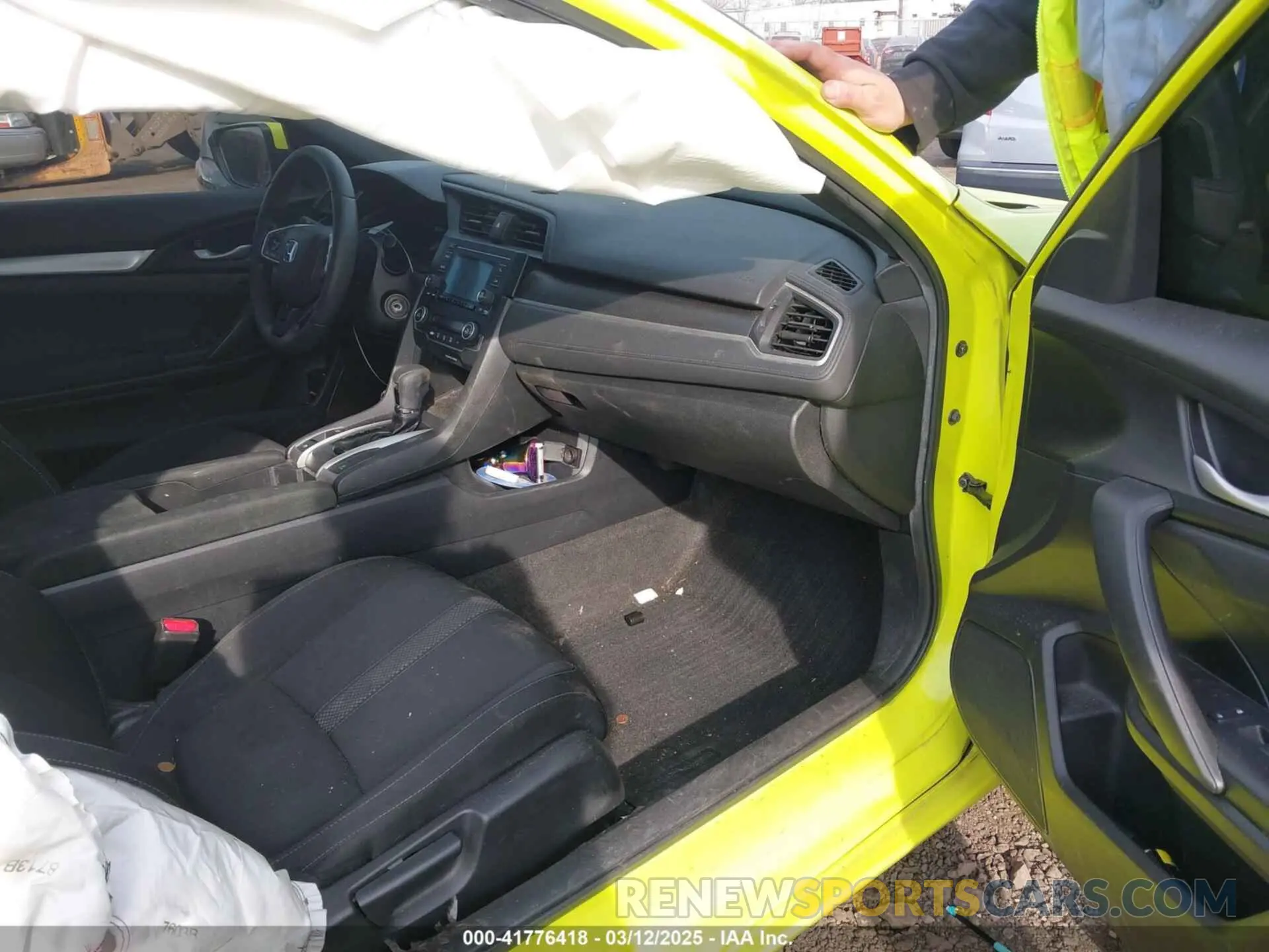 5 Photograph of a damaged car 2HGFC4B64KH308301 HONDA CIVIC 2019