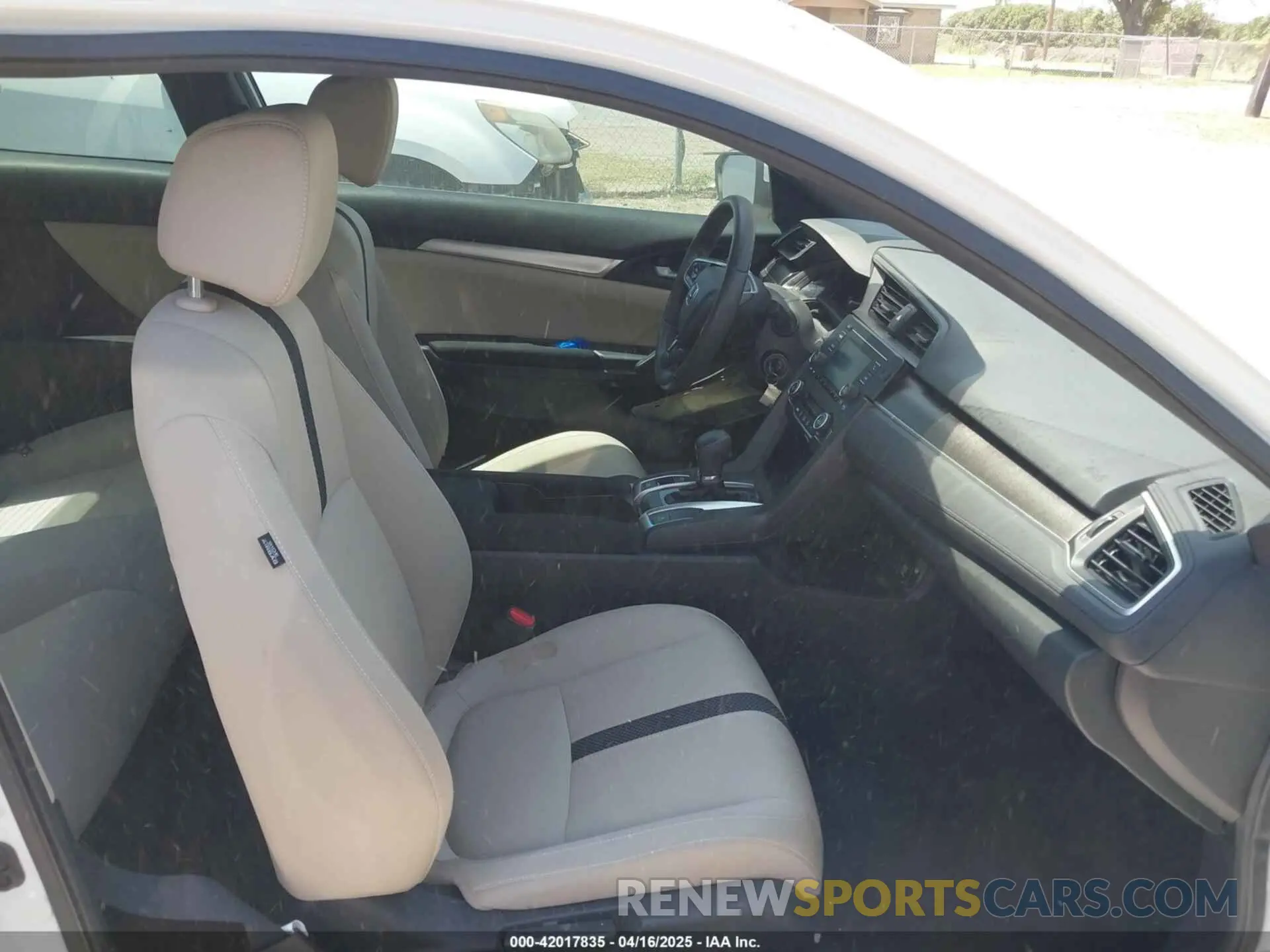 5 Photograph of a damaged car 2HGFC4B68KH305465 HONDA CIVIC 2019