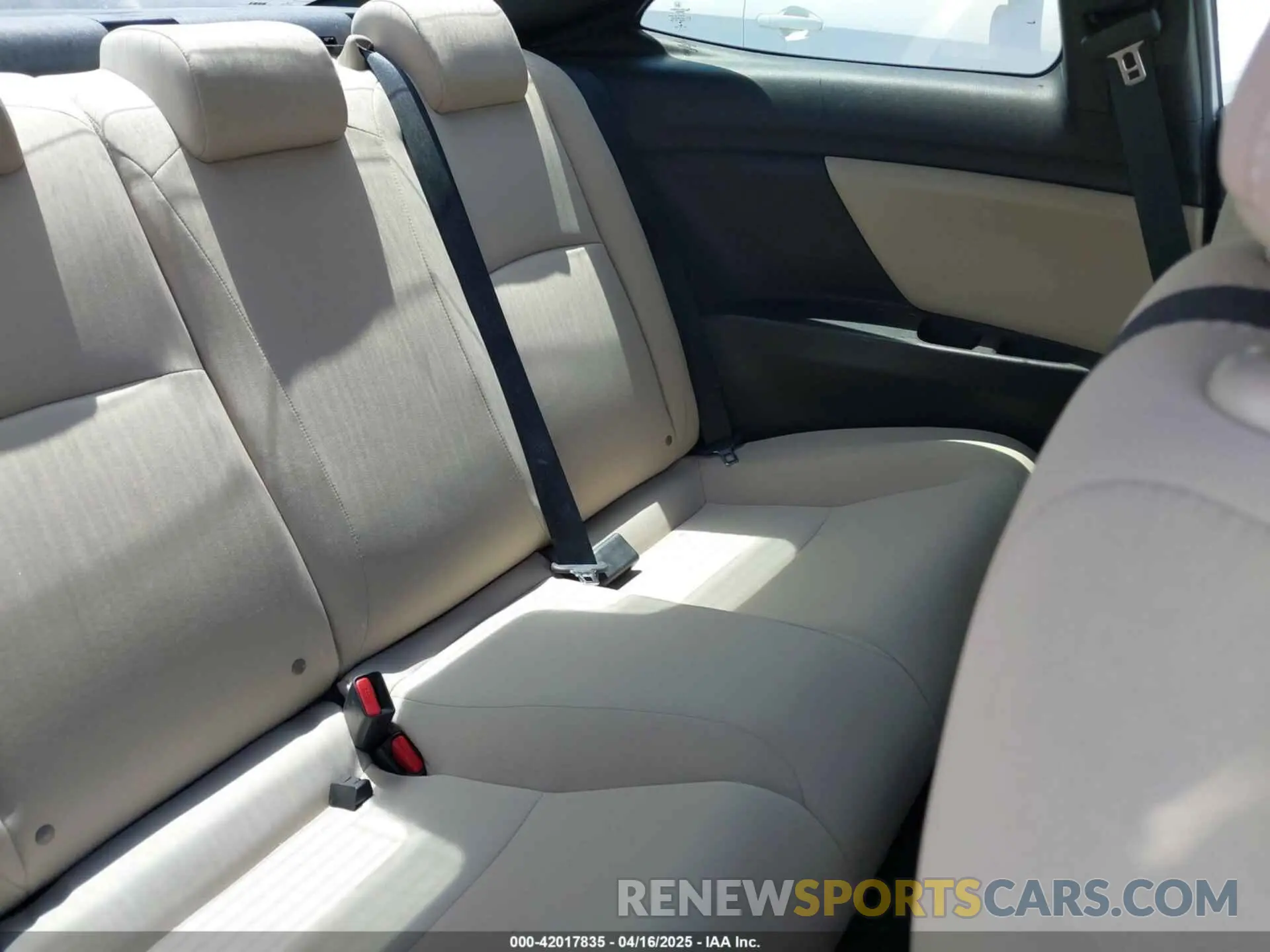 8 Photograph of a damaged car 2HGFC4B68KH305465 HONDA CIVIC 2019