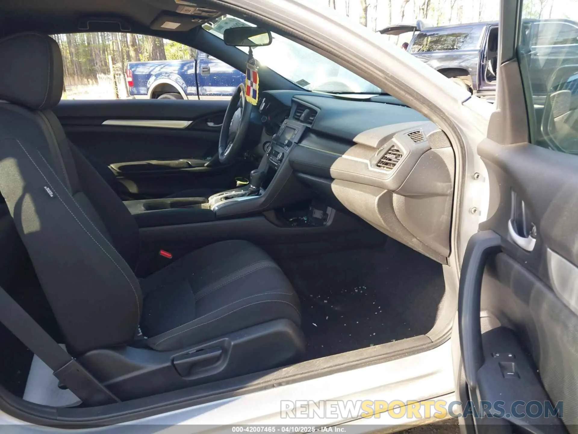 5 Photograph of a damaged car 2HGFC4B69KH304034 HONDA CIVIC 2019