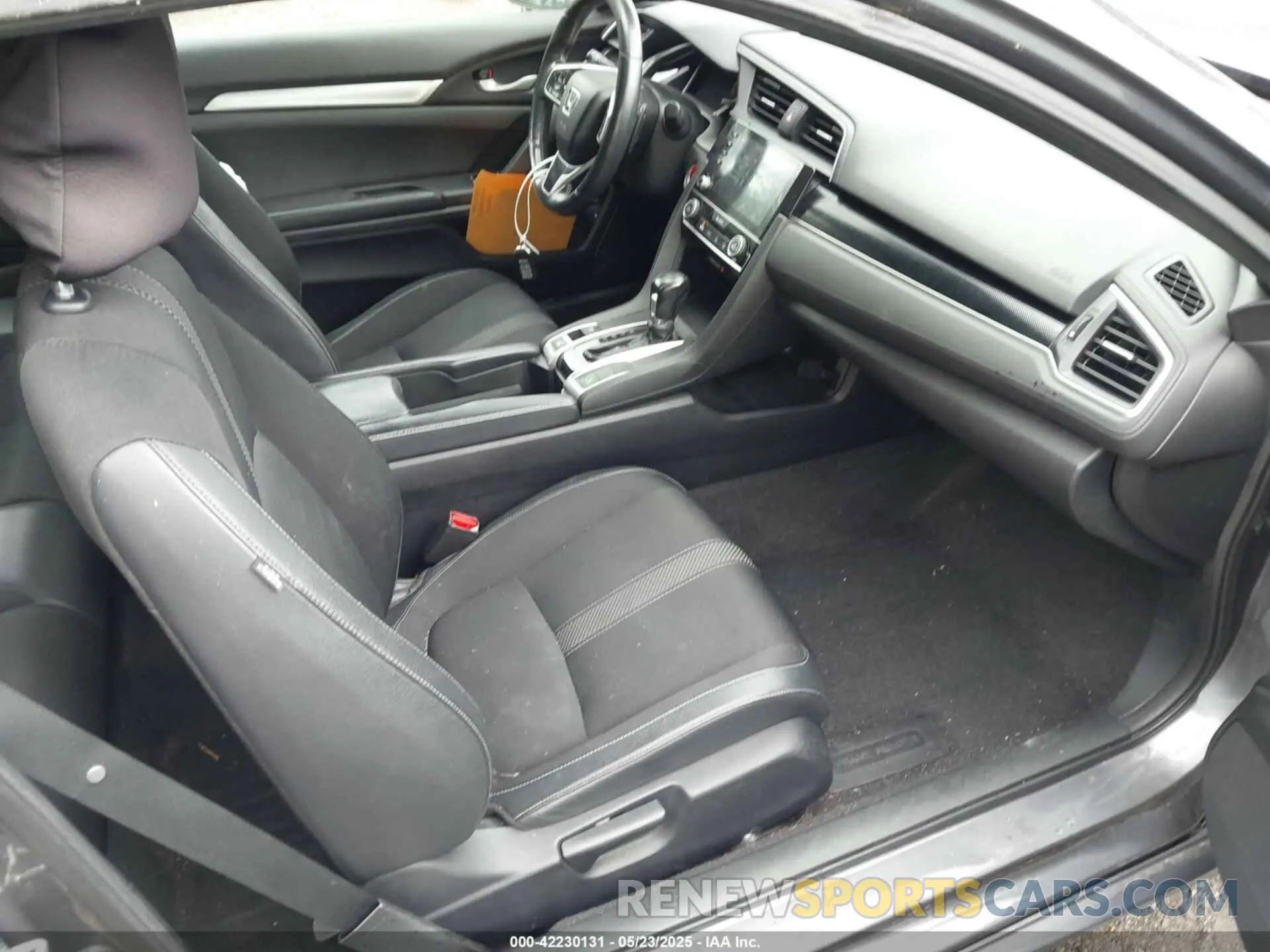 5 Photograph of a damaged car 2HGFC4B82KH304295 HONDA CIVIC 2019