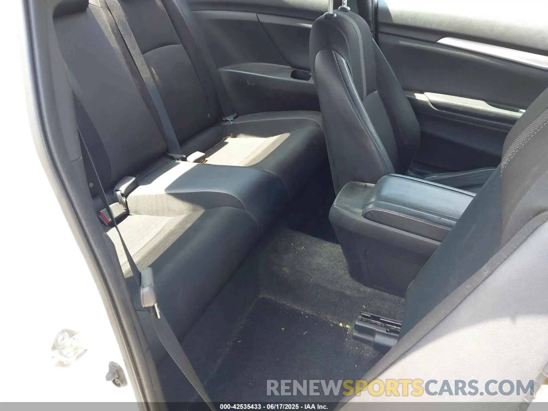 8 Photograph of a damaged car 2HGFC4B83KH300594 HONDA CIVIC 2019