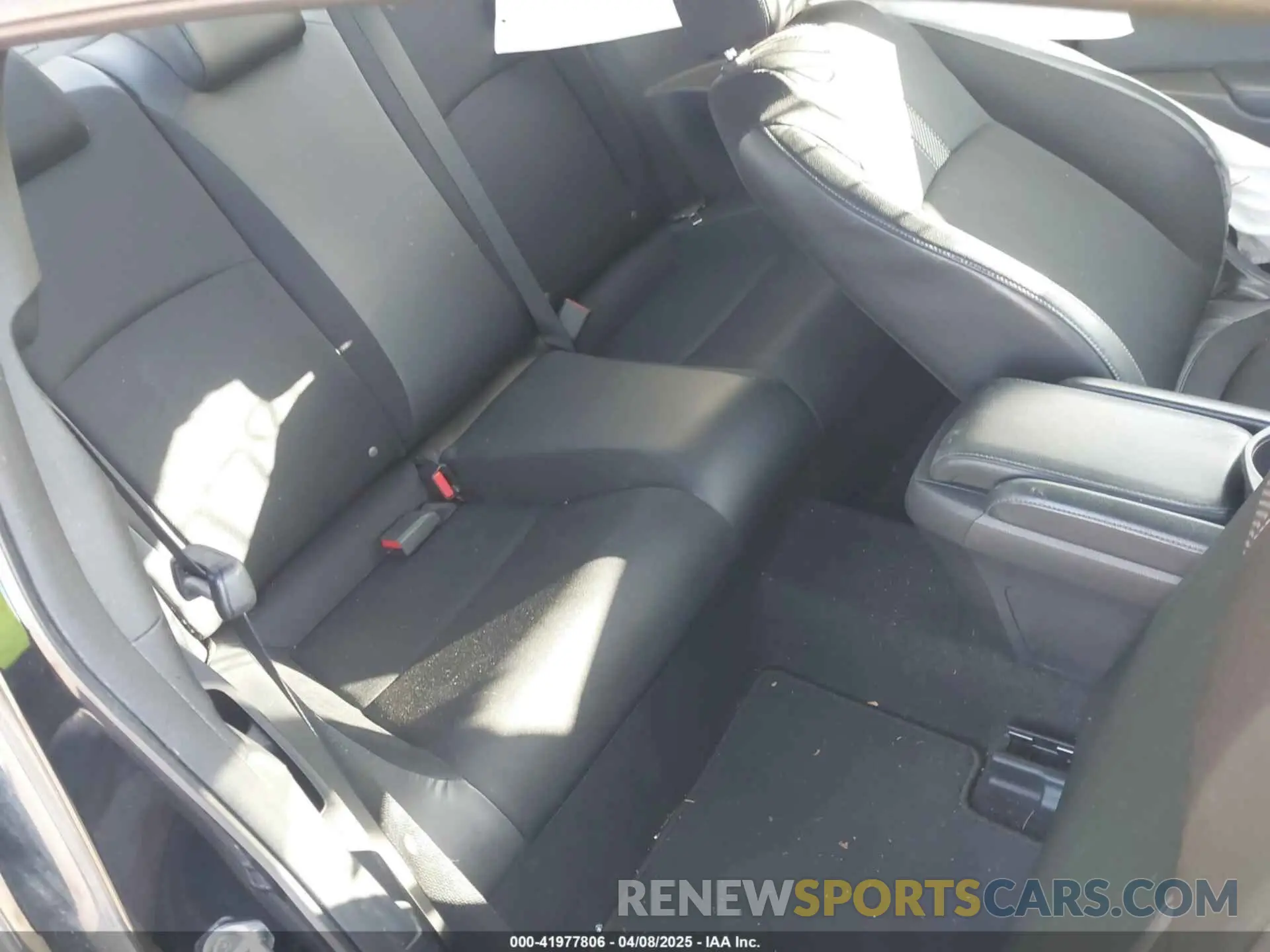 8 Photograph of a damaged car 2HGFC4B83KH307108 HONDA CIVIC 2019