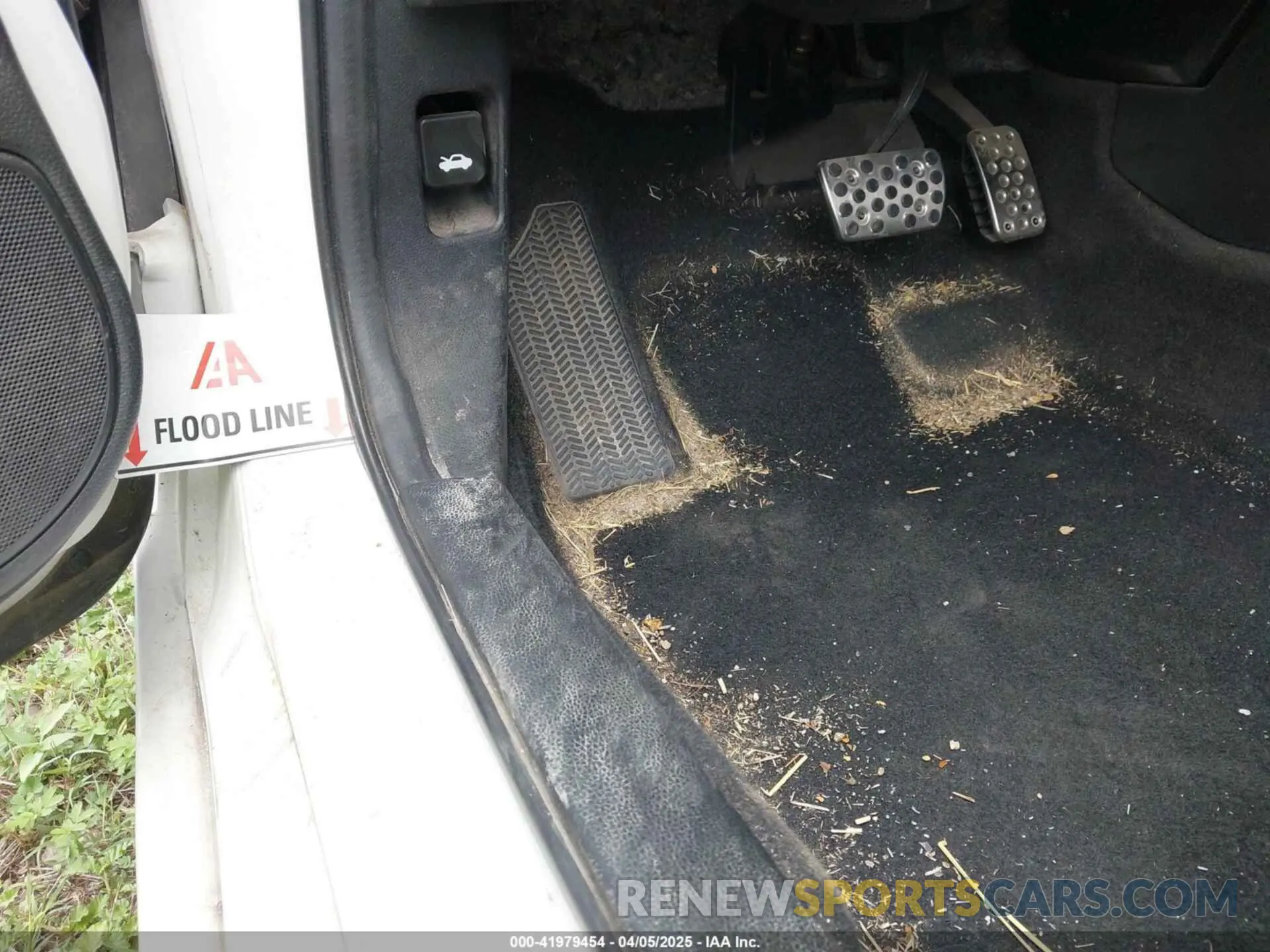 6 Photograph of a damaged car 2HGFC4B84KH302449 HONDA CIVIC 2019