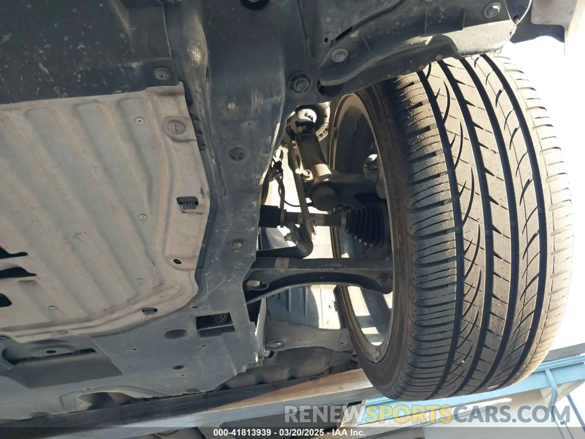 19 Photograph of a damaged car 2HGFC4B84KH305724 HONDA CIVIC 2019