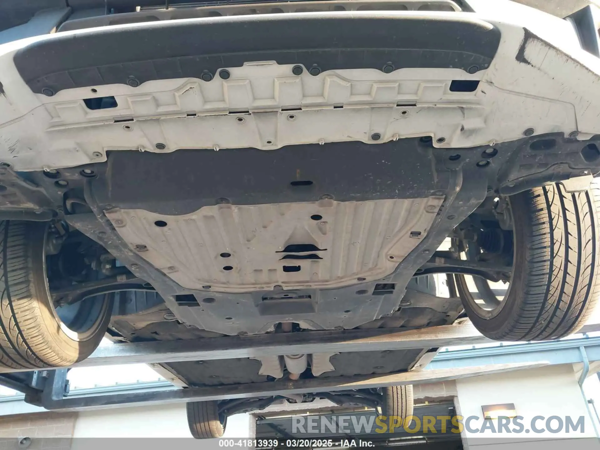 20 Photograph of a damaged car 2HGFC4B84KH305724 HONDA CIVIC 2019