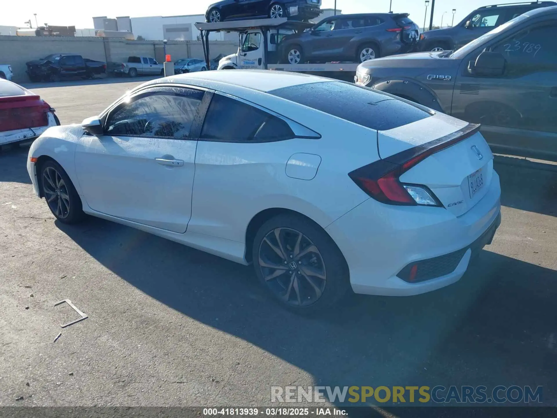 3 Photograph of a damaged car 2HGFC4B84KH305724 HONDA CIVIC 2019