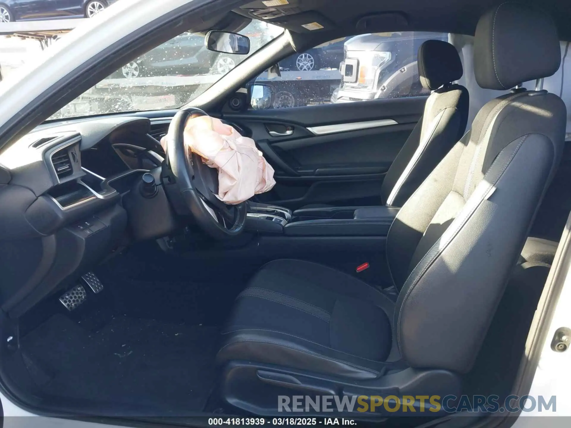5 Photograph of a damaged car 2HGFC4B84KH305724 HONDA CIVIC 2019