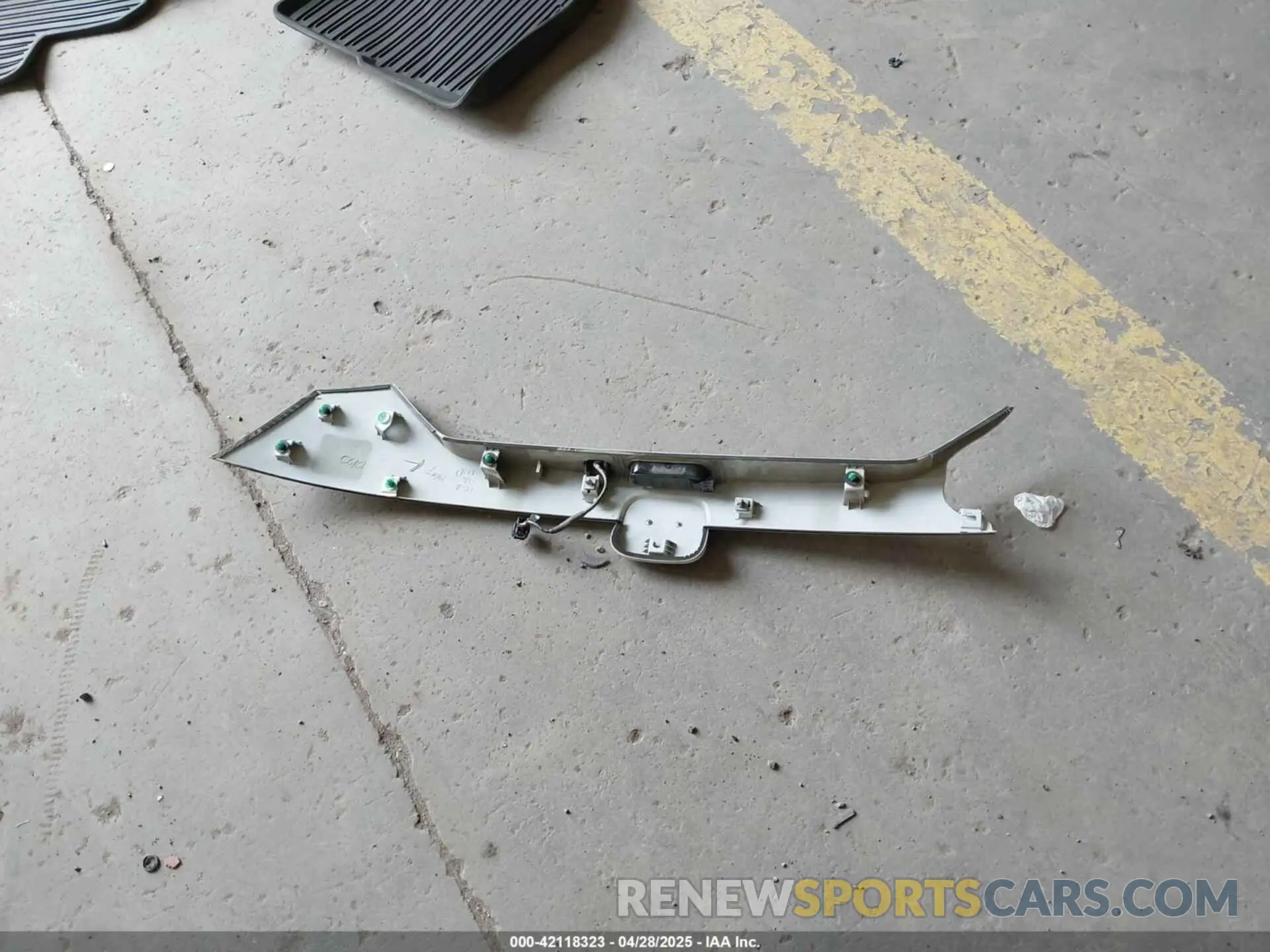 12 Photograph of a damaged car JHMFC1F7XKX009390 HONDA CIVIC 2019