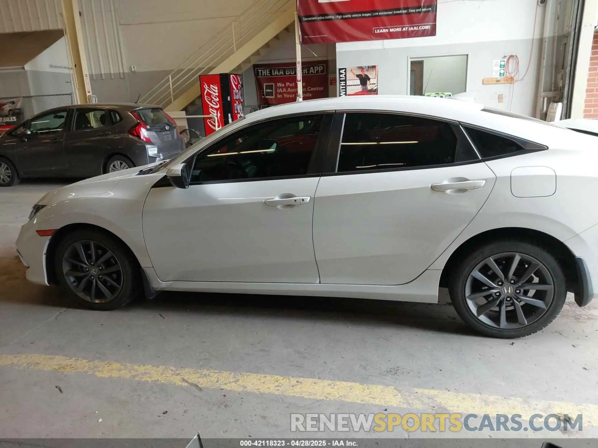 15 Photograph of a damaged car JHMFC1F7XKX009390 HONDA CIVIC 2019