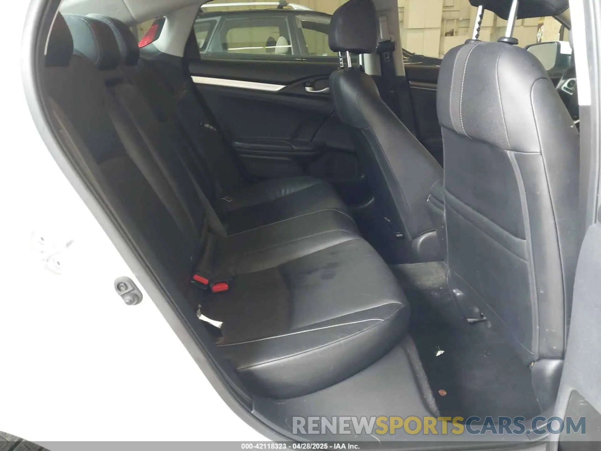 8 Photograph of a damaged car JHMFC1F7XKX009390 HONDA CIVIC 2019
